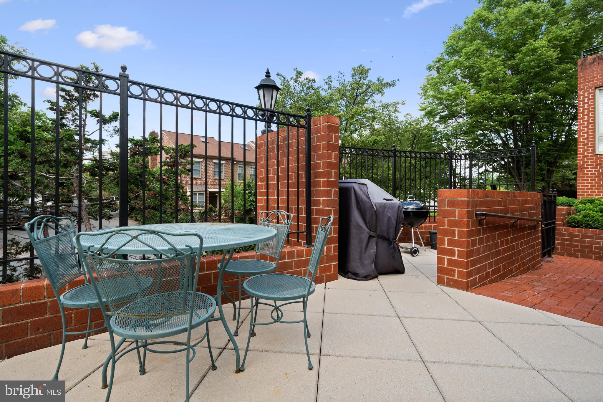 WINDSOR PLAZA - Residential