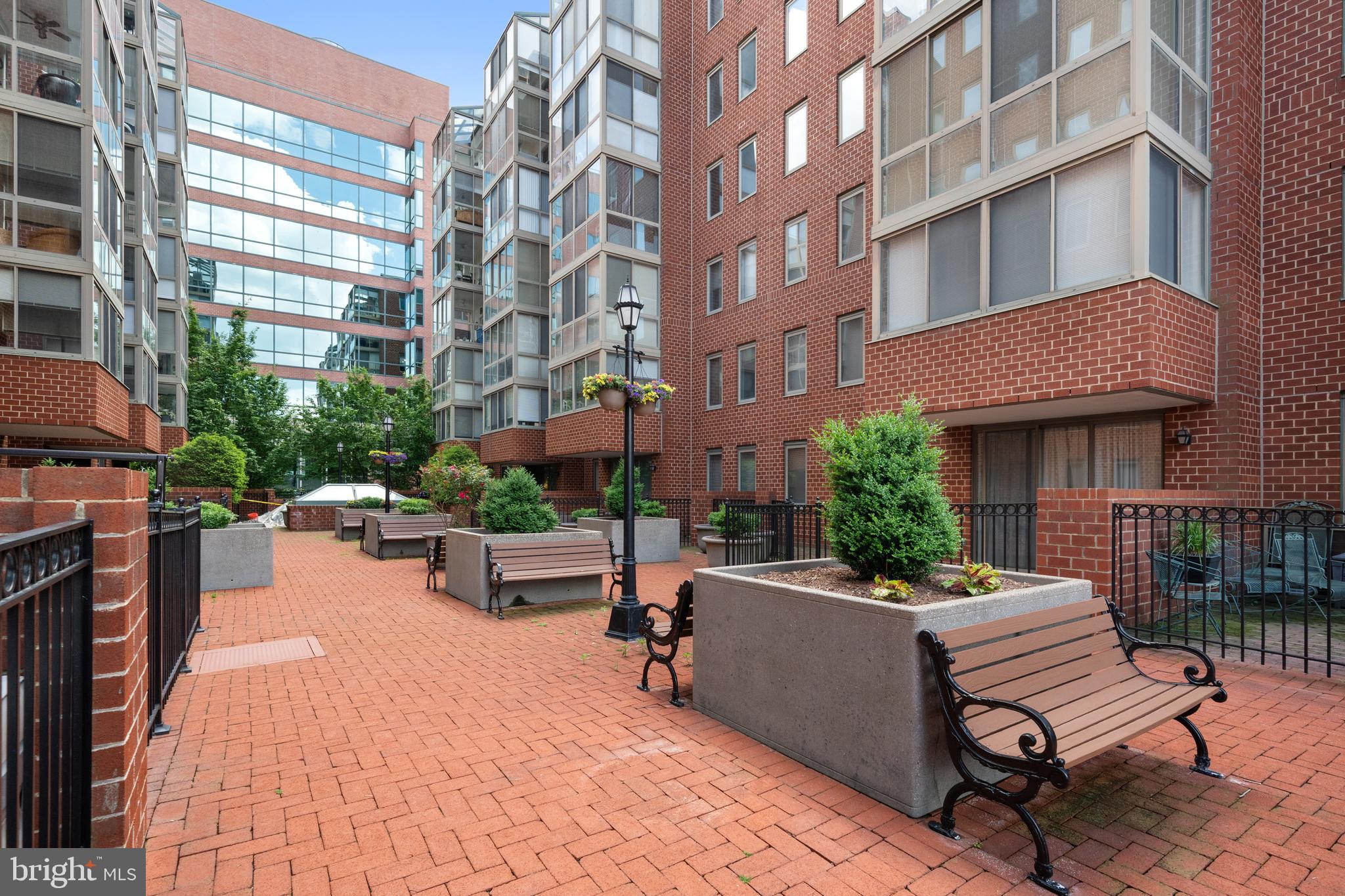 WINDSOR PLAZA - Residential