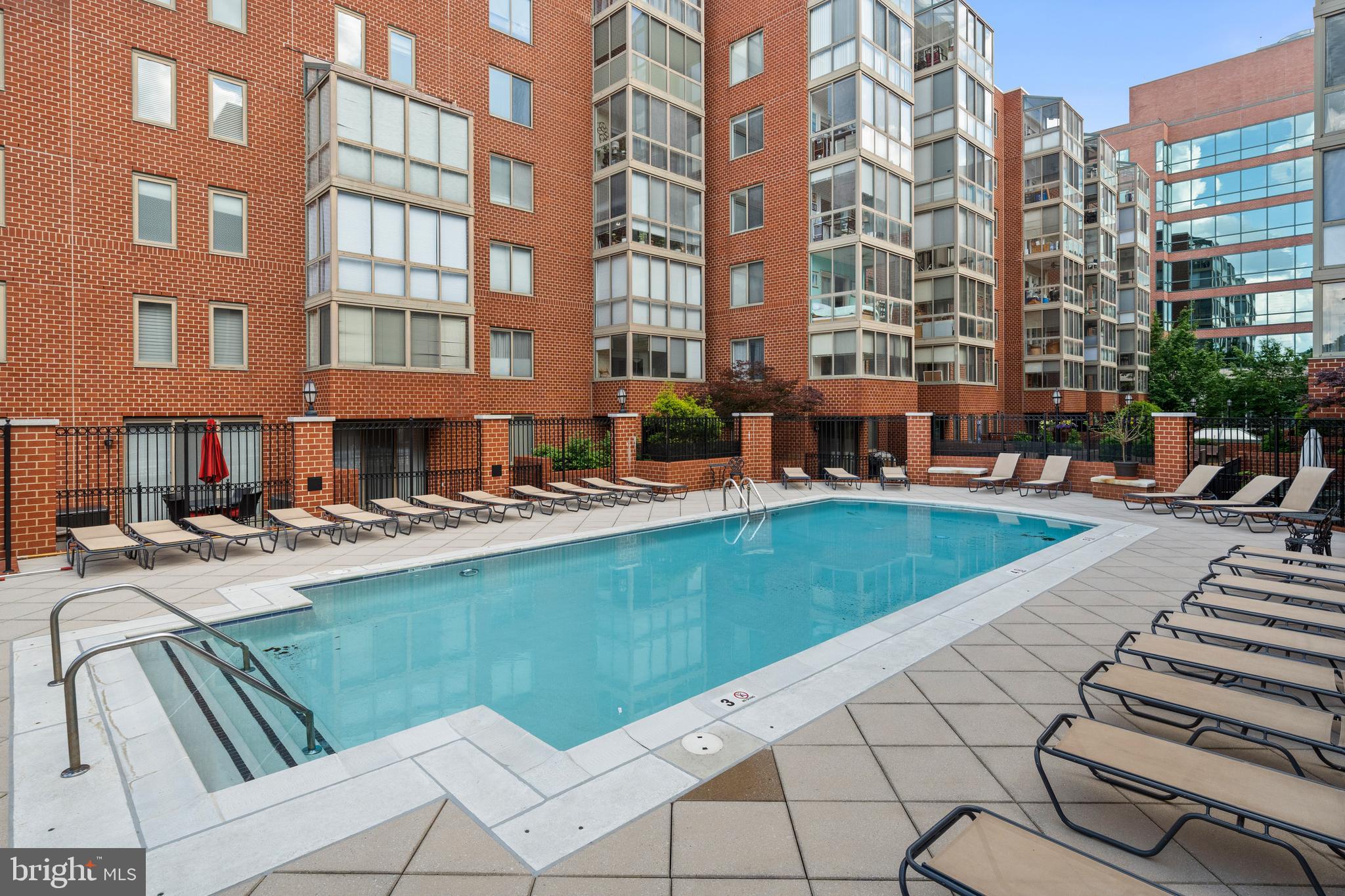 WINDSOR PLAZA - Residential