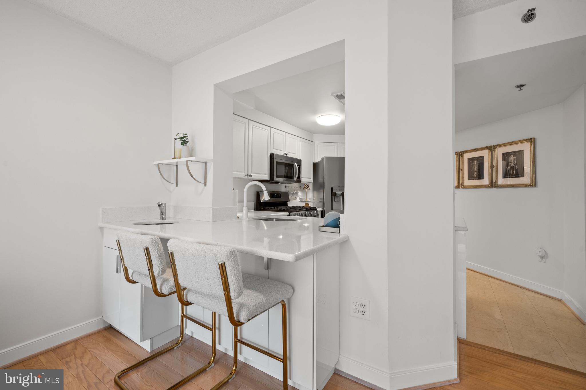 WINDSOR PLAZA - Residential