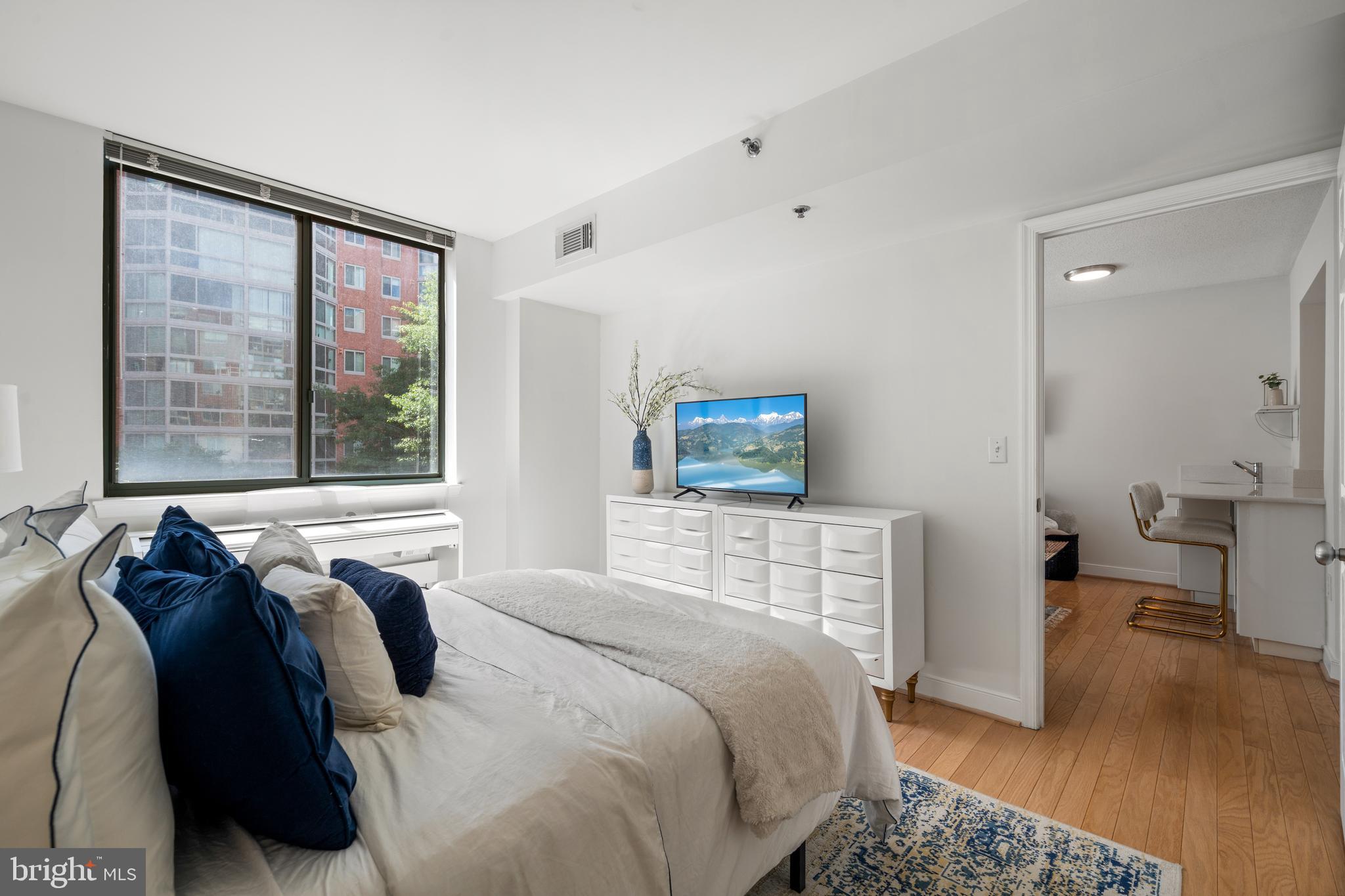 WINDSOR PLAZA - Residential