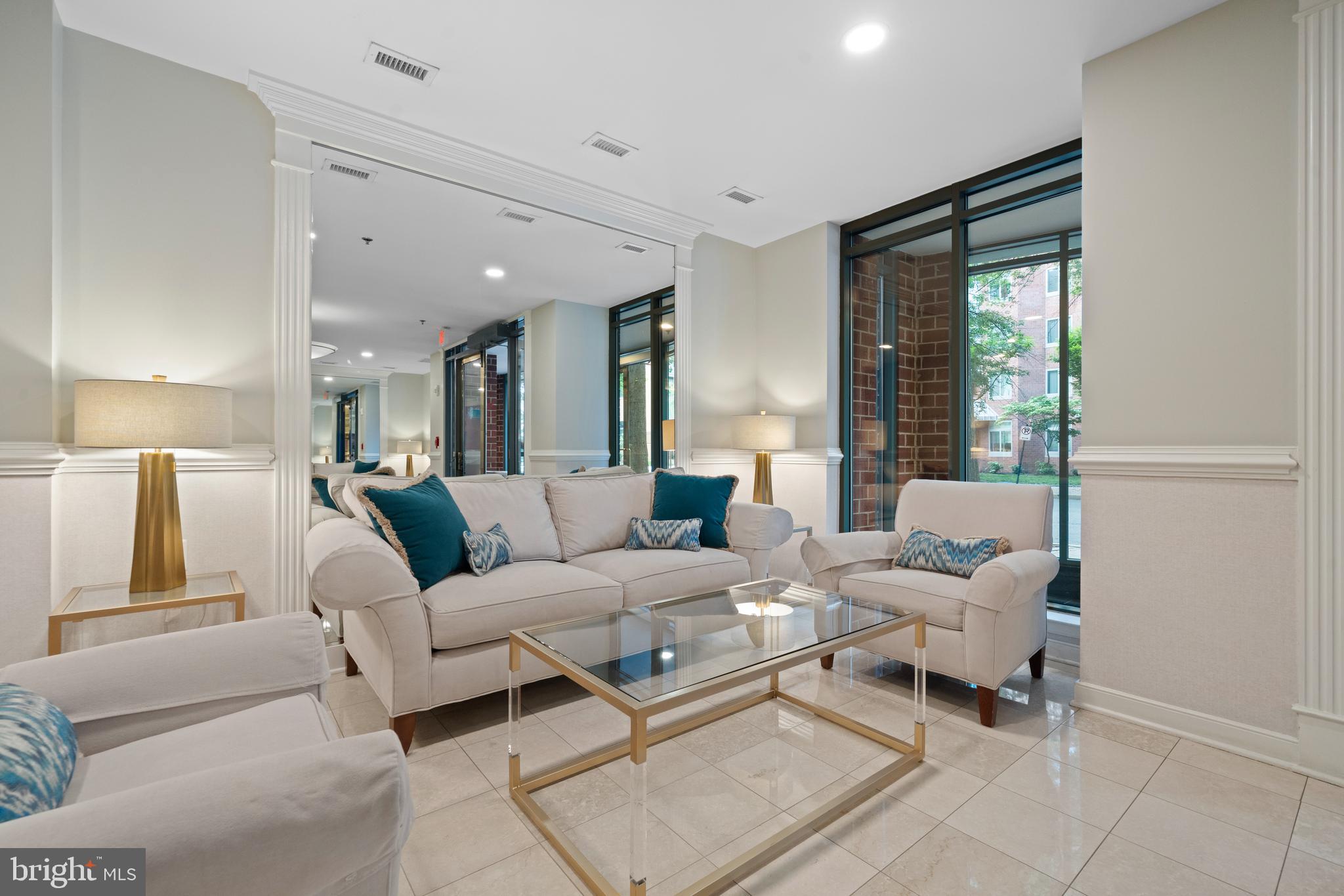 WINDSOR PLAZA - Residential