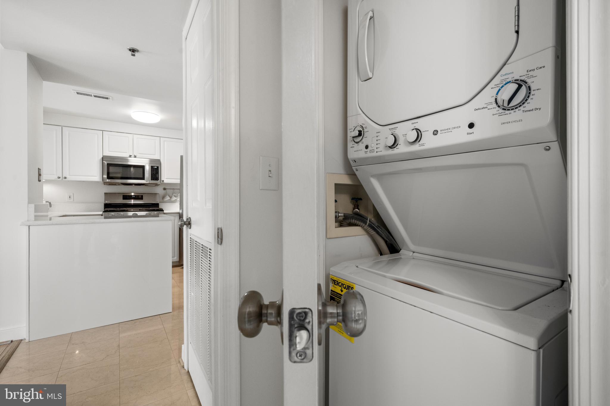 WINDSOR PLAZA - Residential