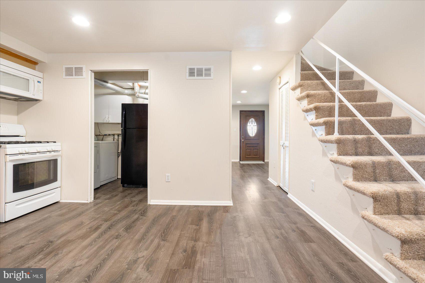 EASTWOOD HEIGHTS - Residential