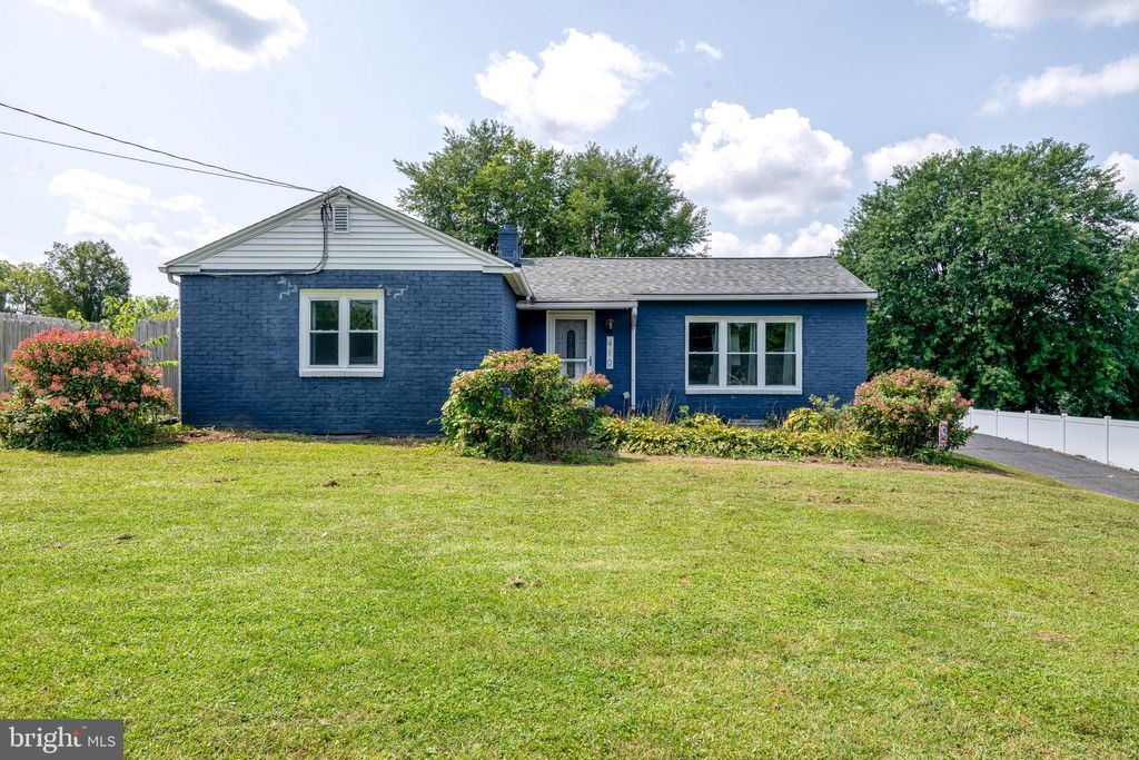 Photo of 410 Lampeter Road, Lancaster, PA 17602 (MLS # PALA2055068)