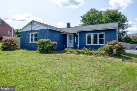 Photo of 410 Lampeter Road, Lancaster, PA 17602 (MLS # PALA2055068)