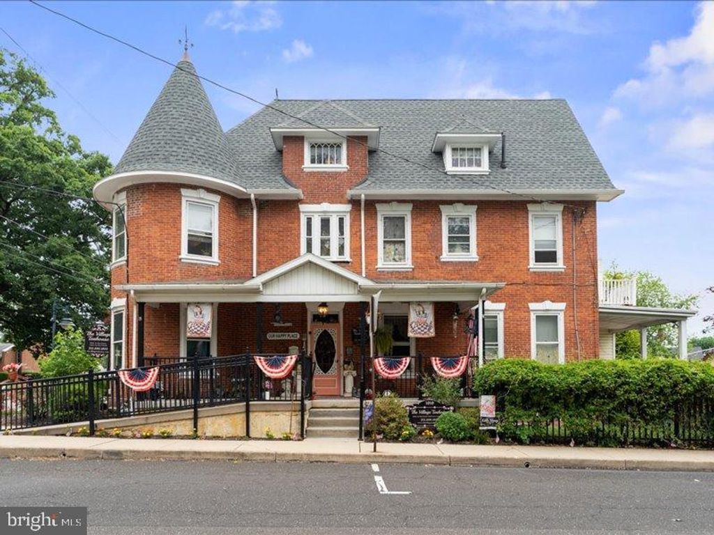 Photo of 1919 W Point Pike, LANSDALE, PA 19446 (MLS # PAMC2164304)