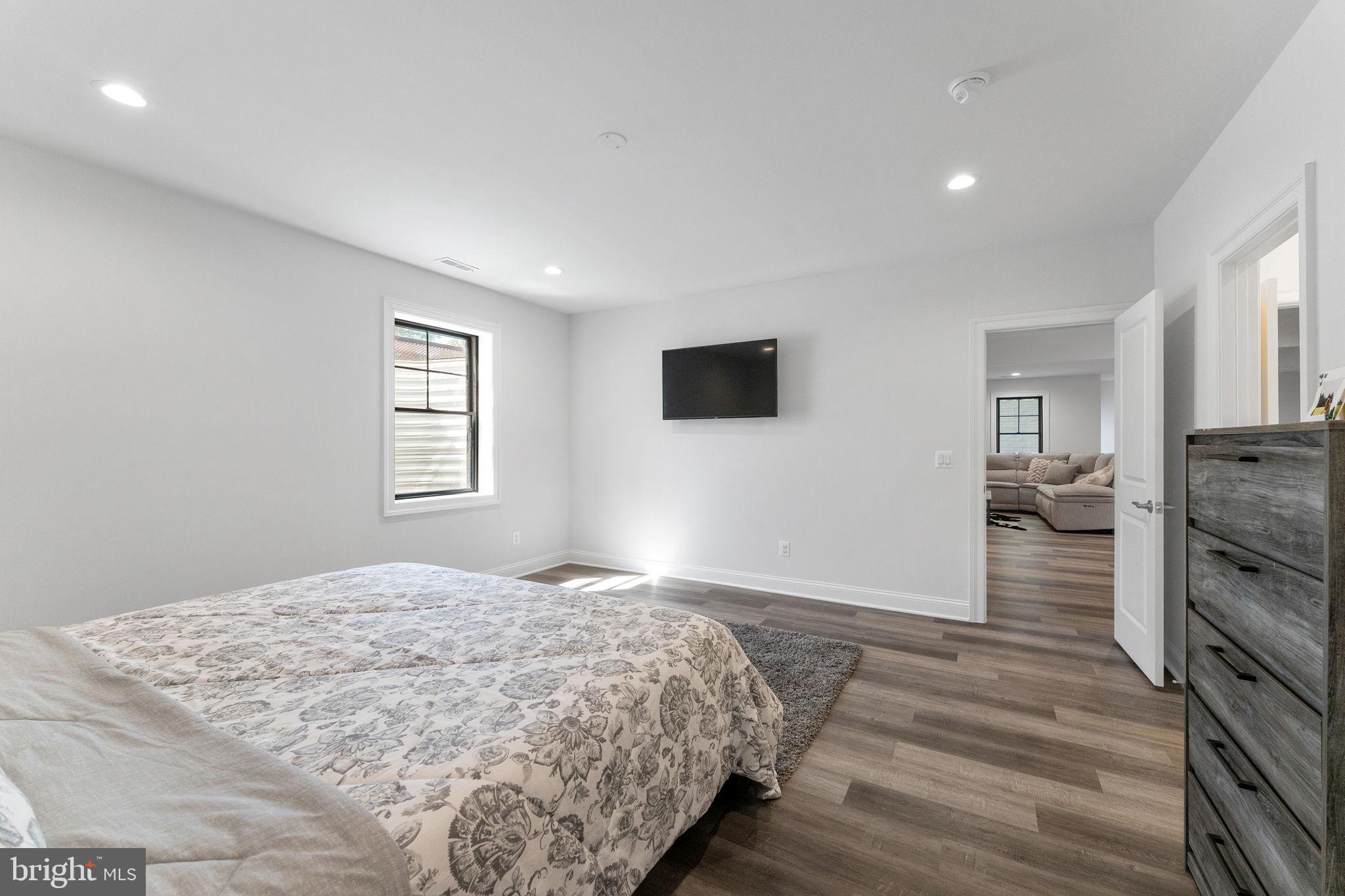 MANTUA HILLS - Residential