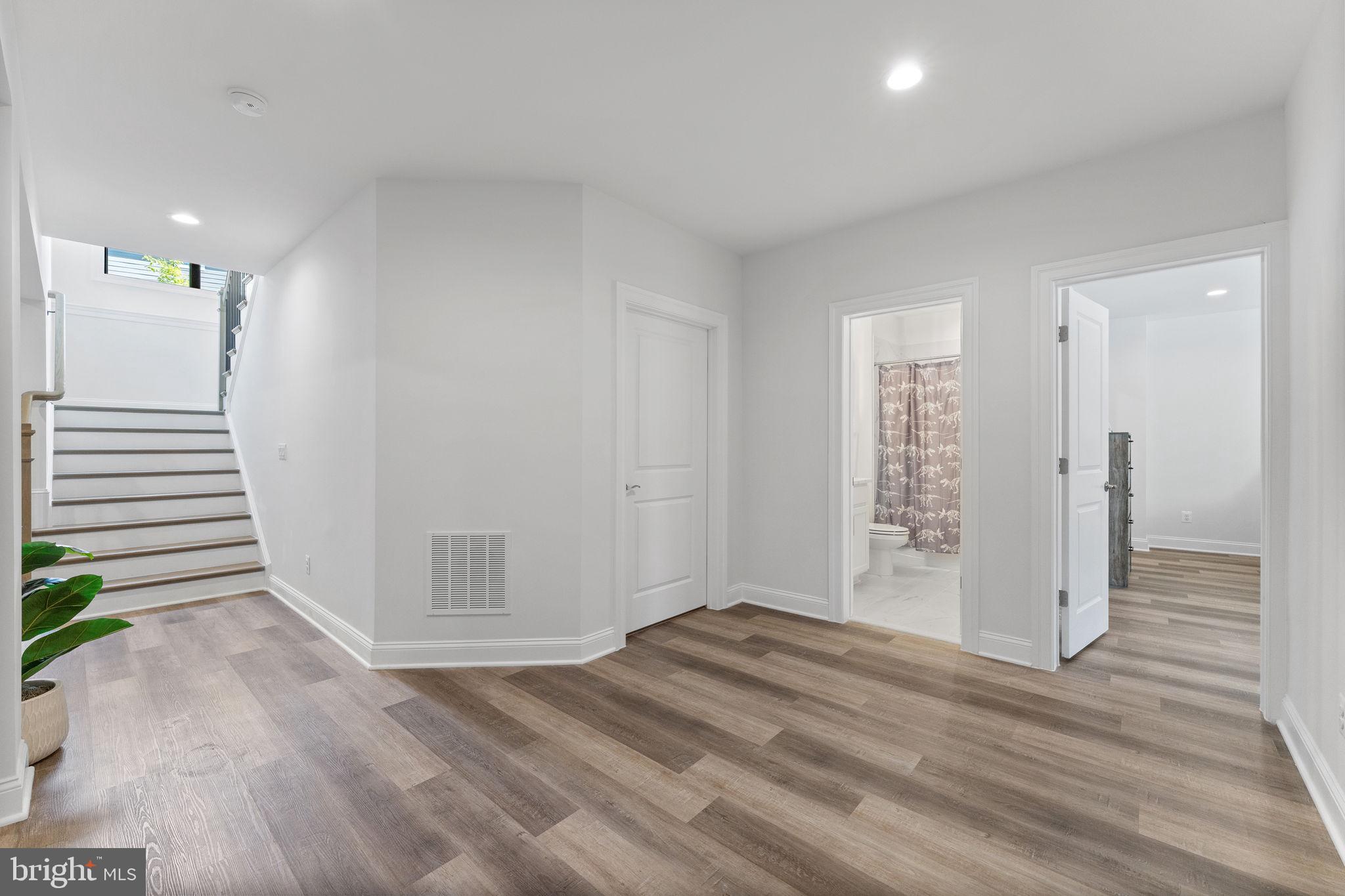 MANTUA HILLS - Residential