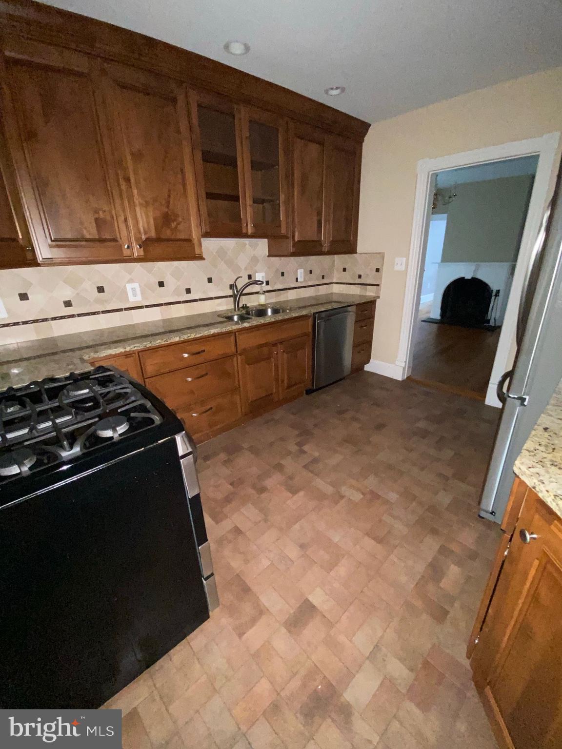 CARRIAGE WORKS - Residential Lease