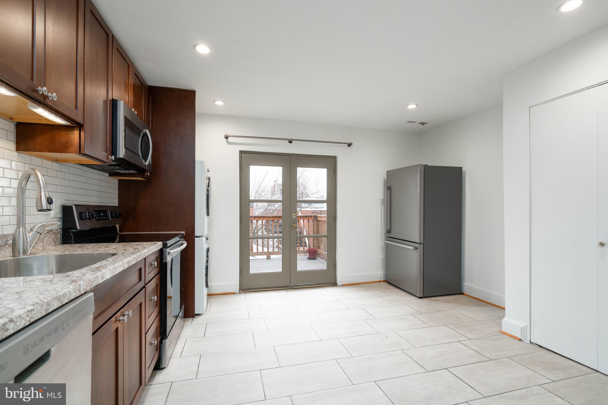 FAIRMOUNT - Residential