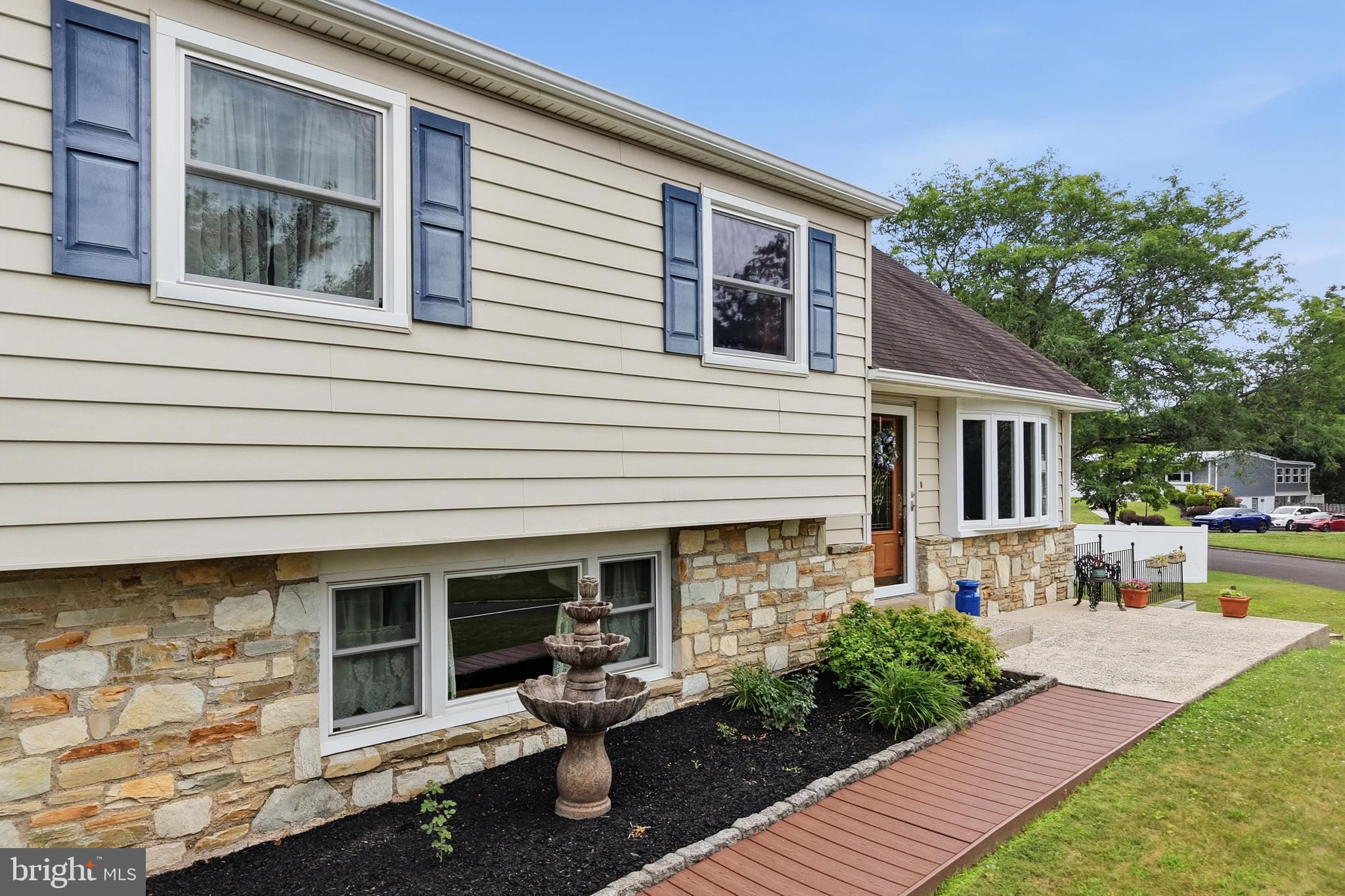 114 DOLLY LANE