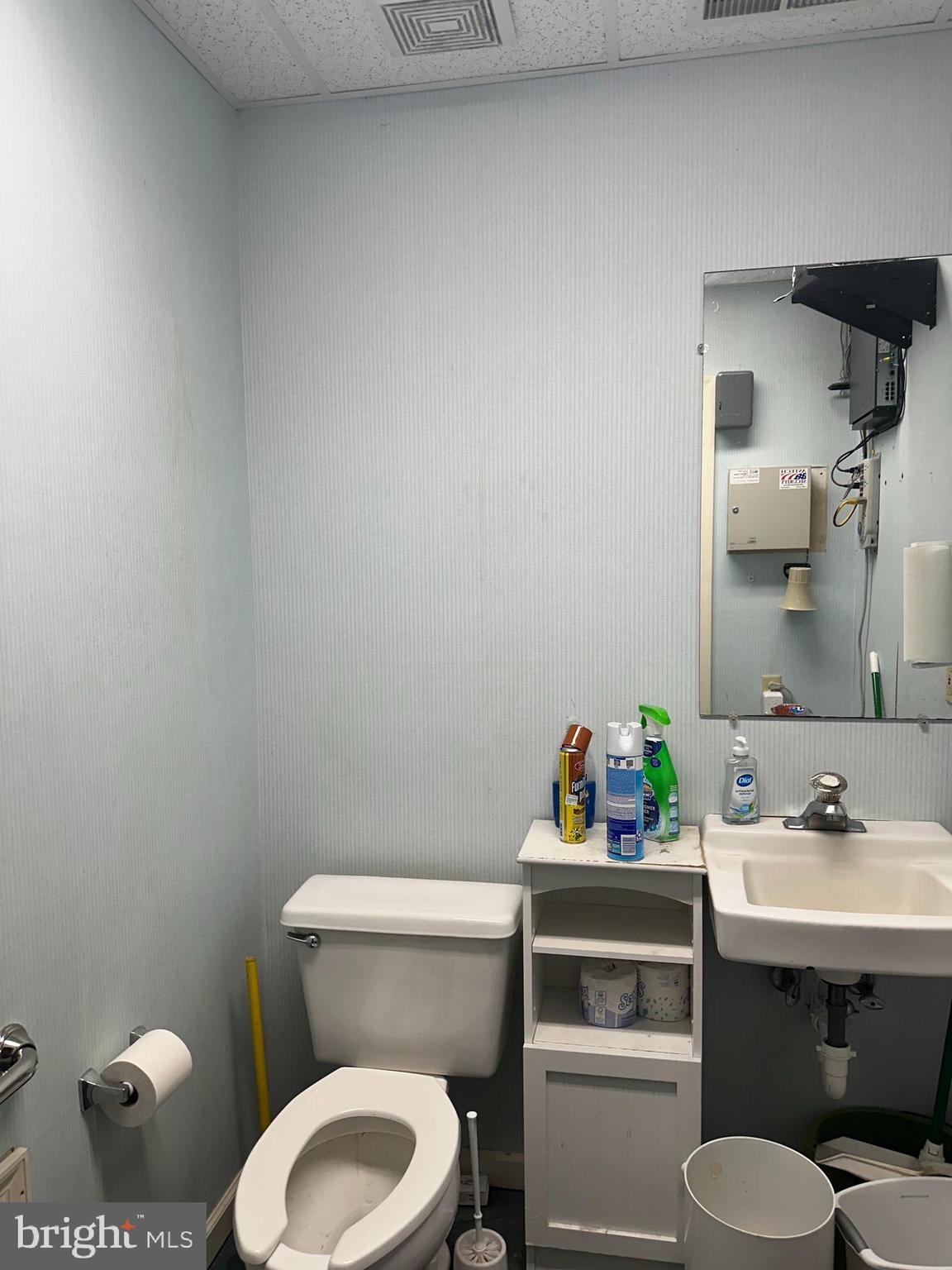 MILFORD ST PROF CM - Commercial Lease