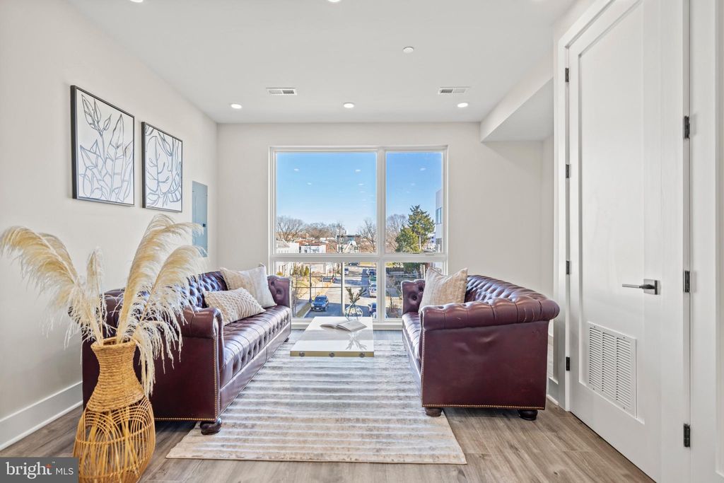 Photo of 824 18th Street NE #302, WASHINGTON, DC 20002 (MLS # DCDC2229180)