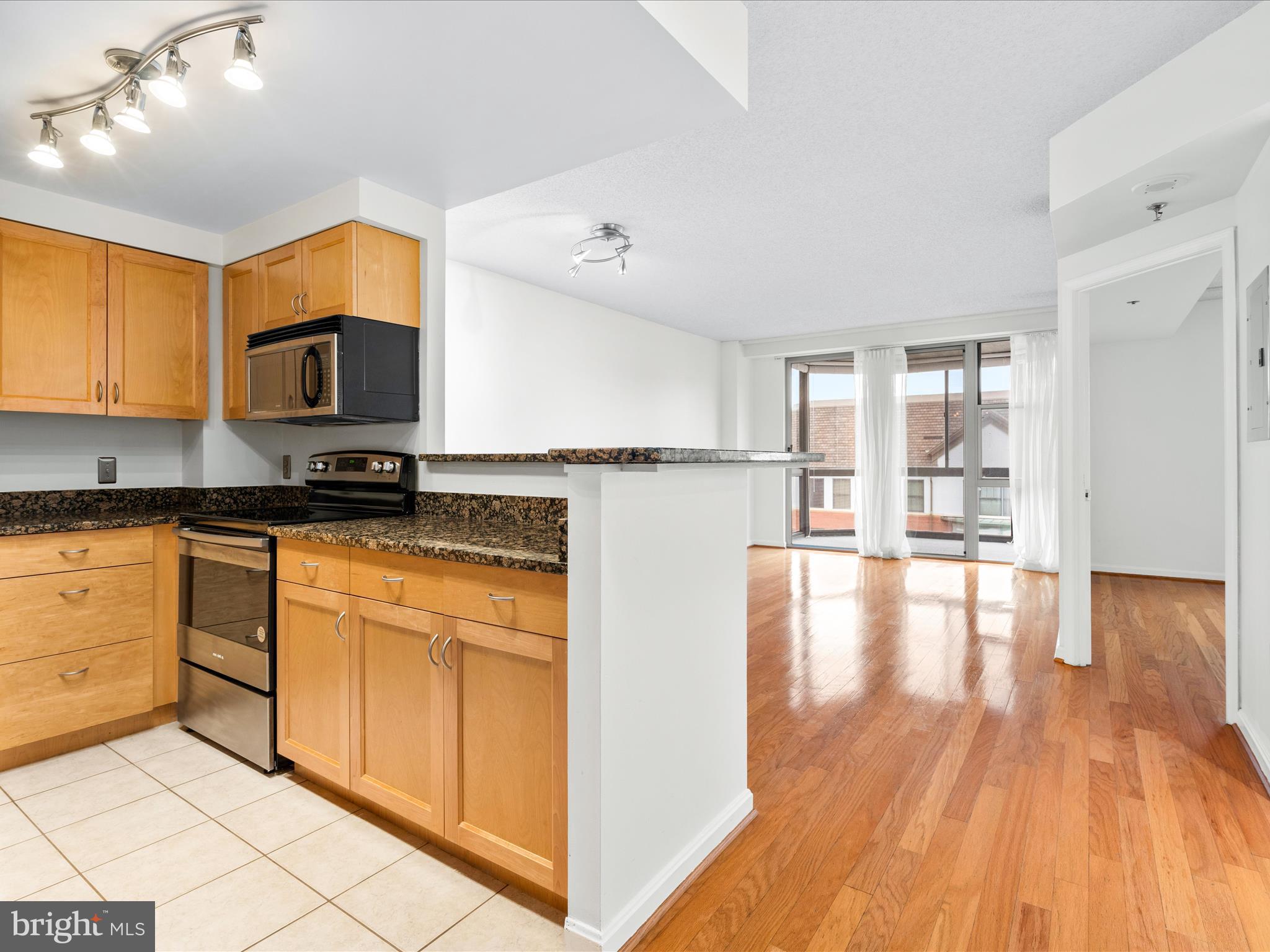 24 COURTHOUSE SQUARE 508