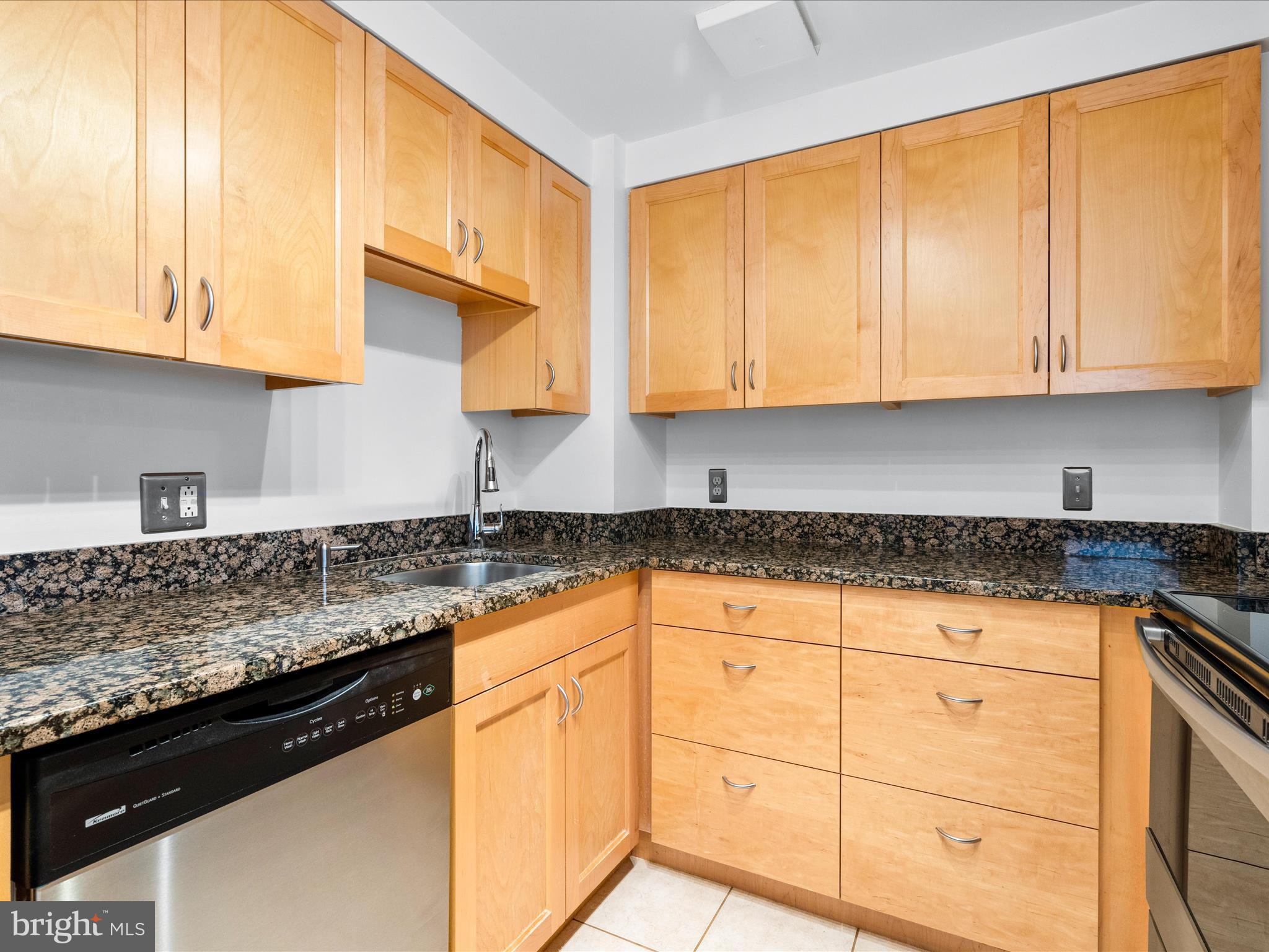 24 COURTHOUSE SQUARE 508