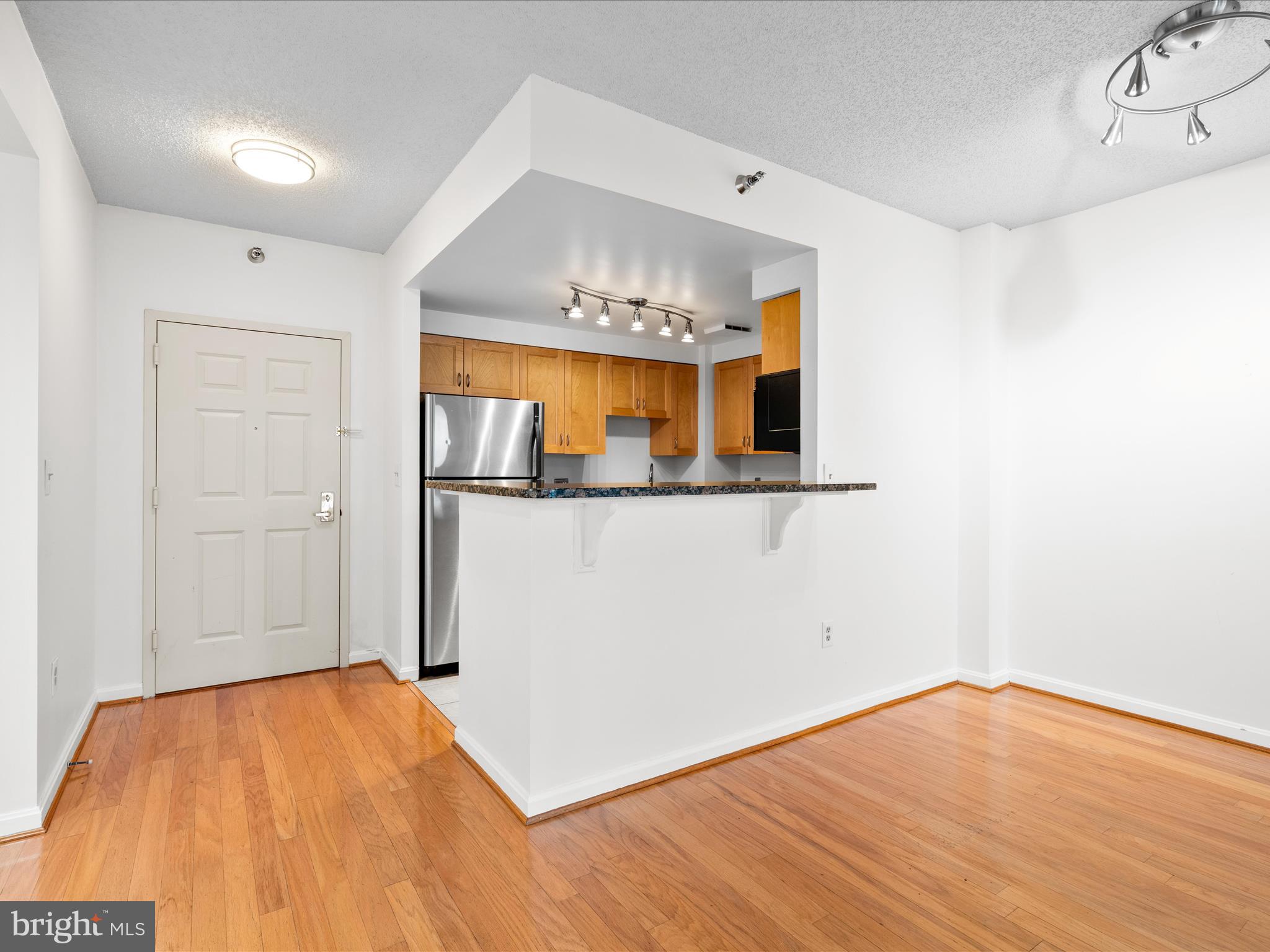 24 COURTHOUSE SQUARE 508