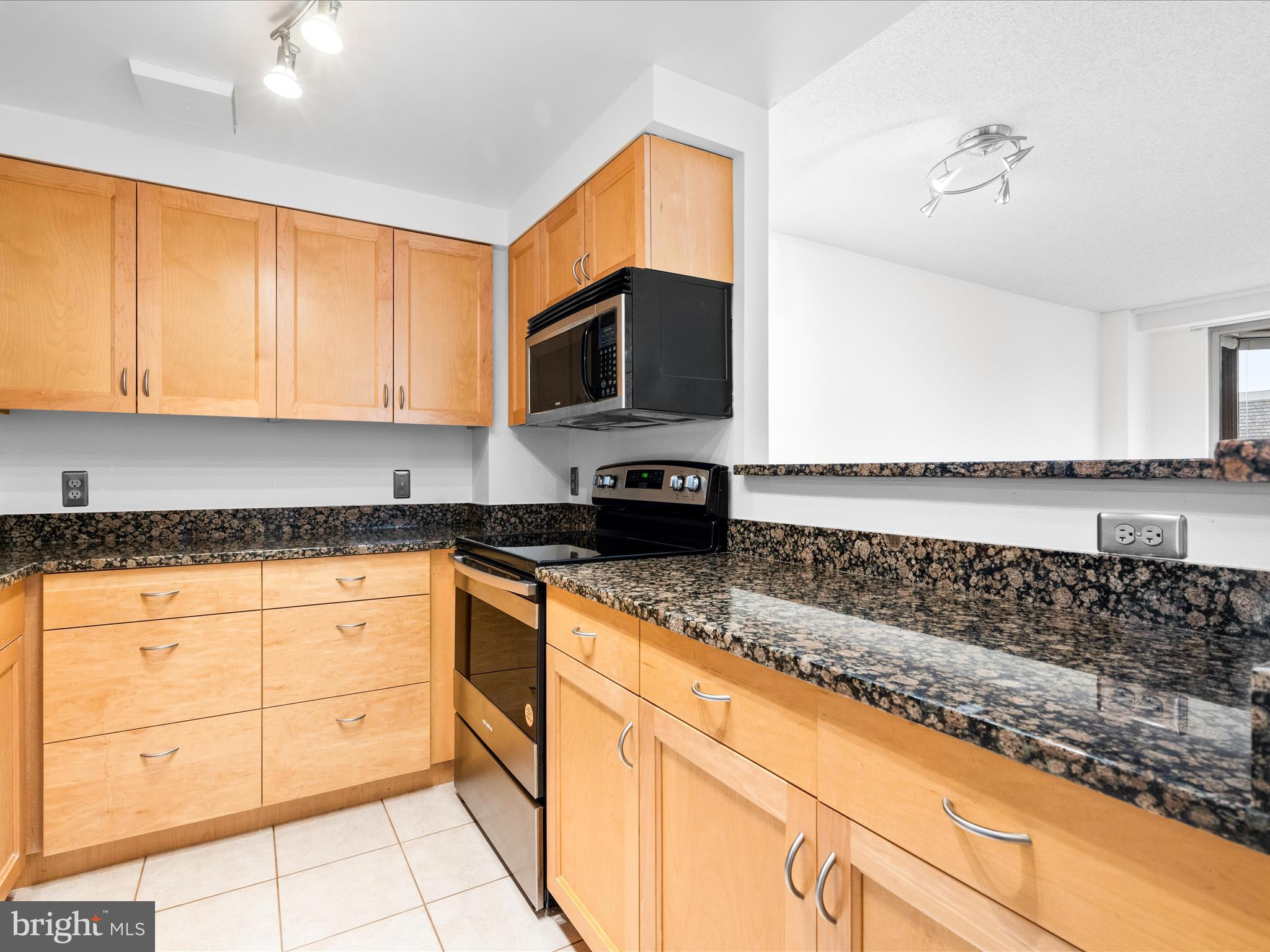 24 COURTHOUSE SQUARE 508