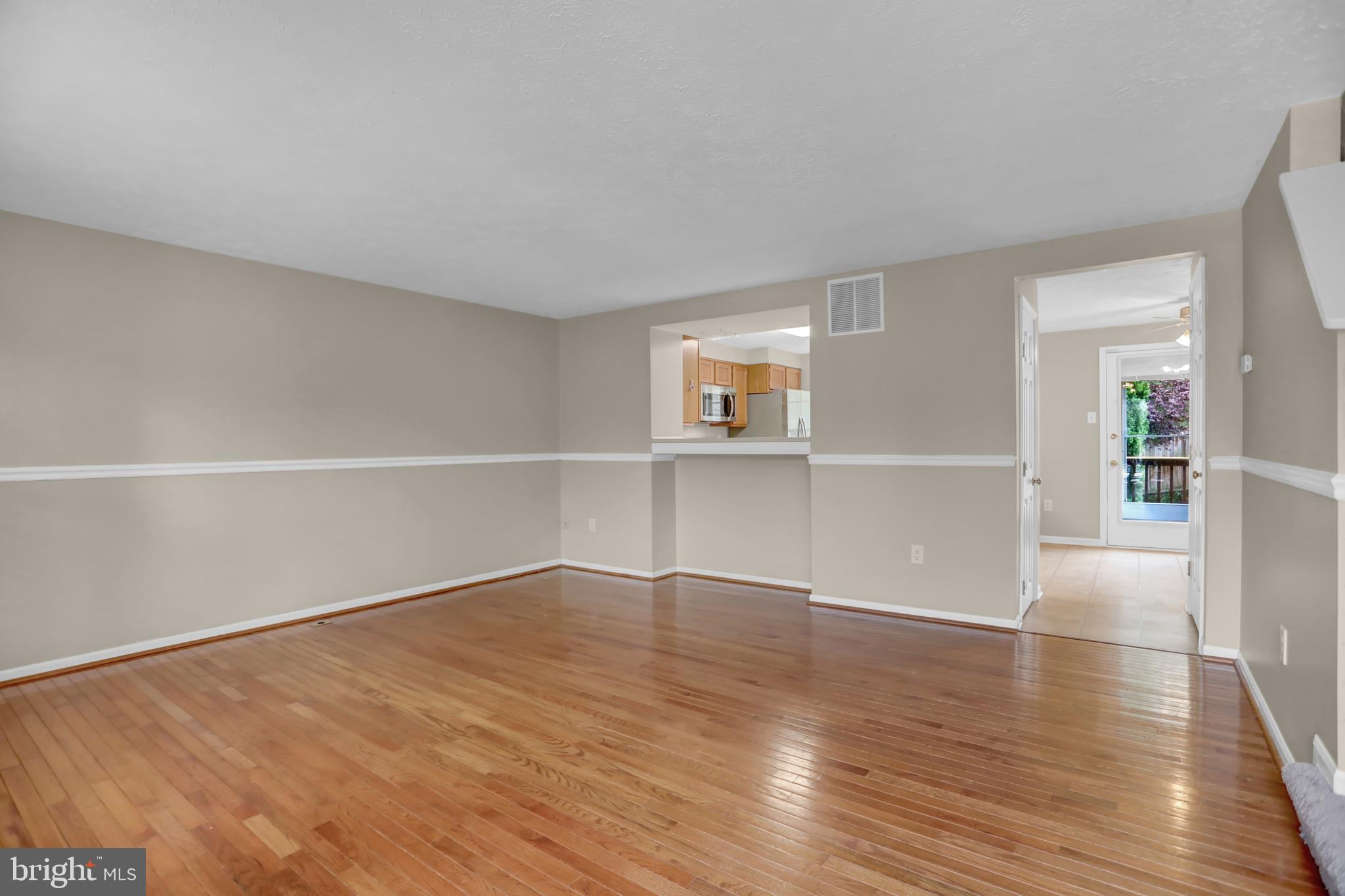 CONSTANT FRIENDSHIP - Residential Lease