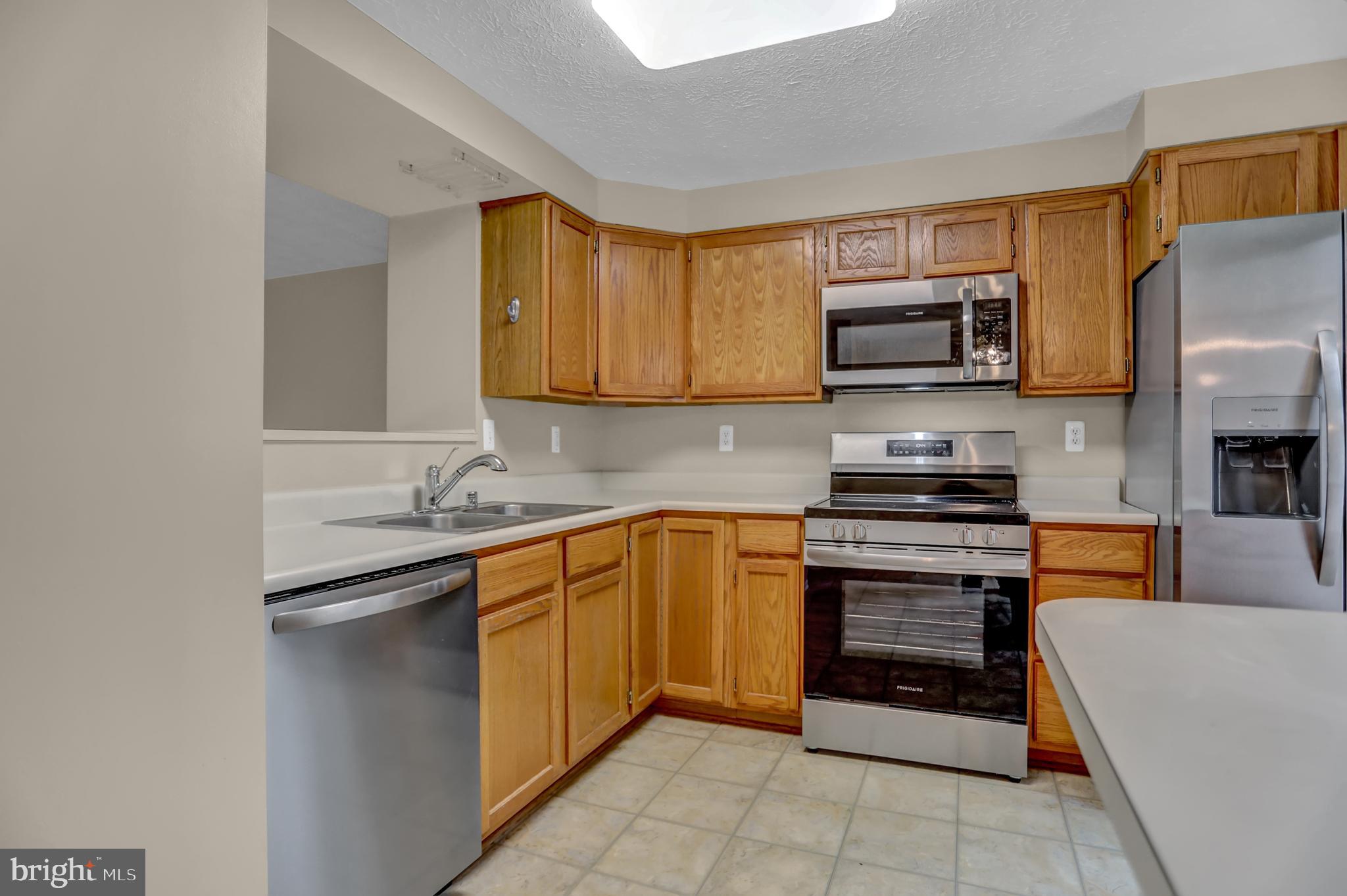 CONSTANT FRIENDSHIP - Residential Lease