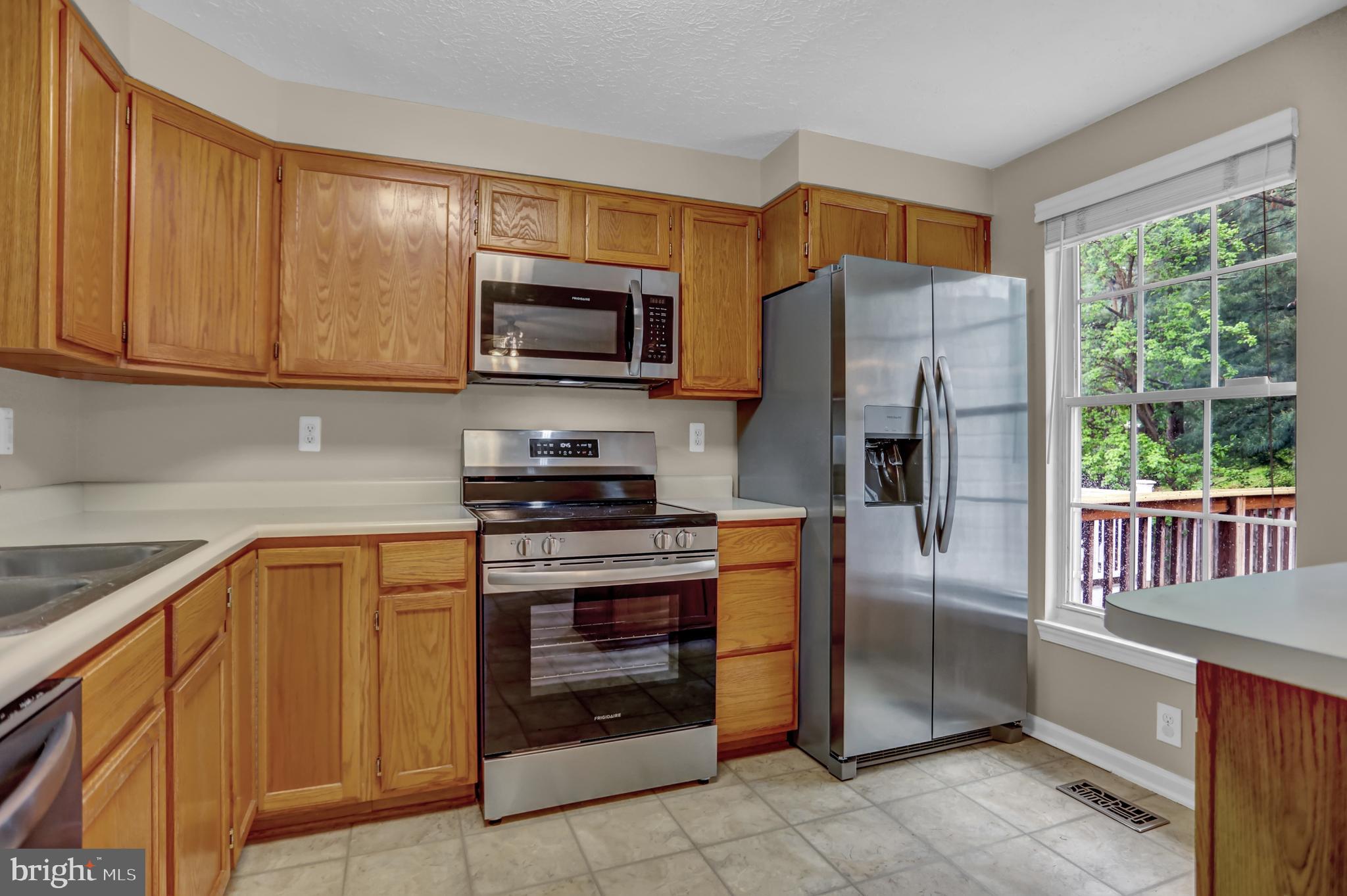 CONSTANT FRIENDSHIP - Residential Lease