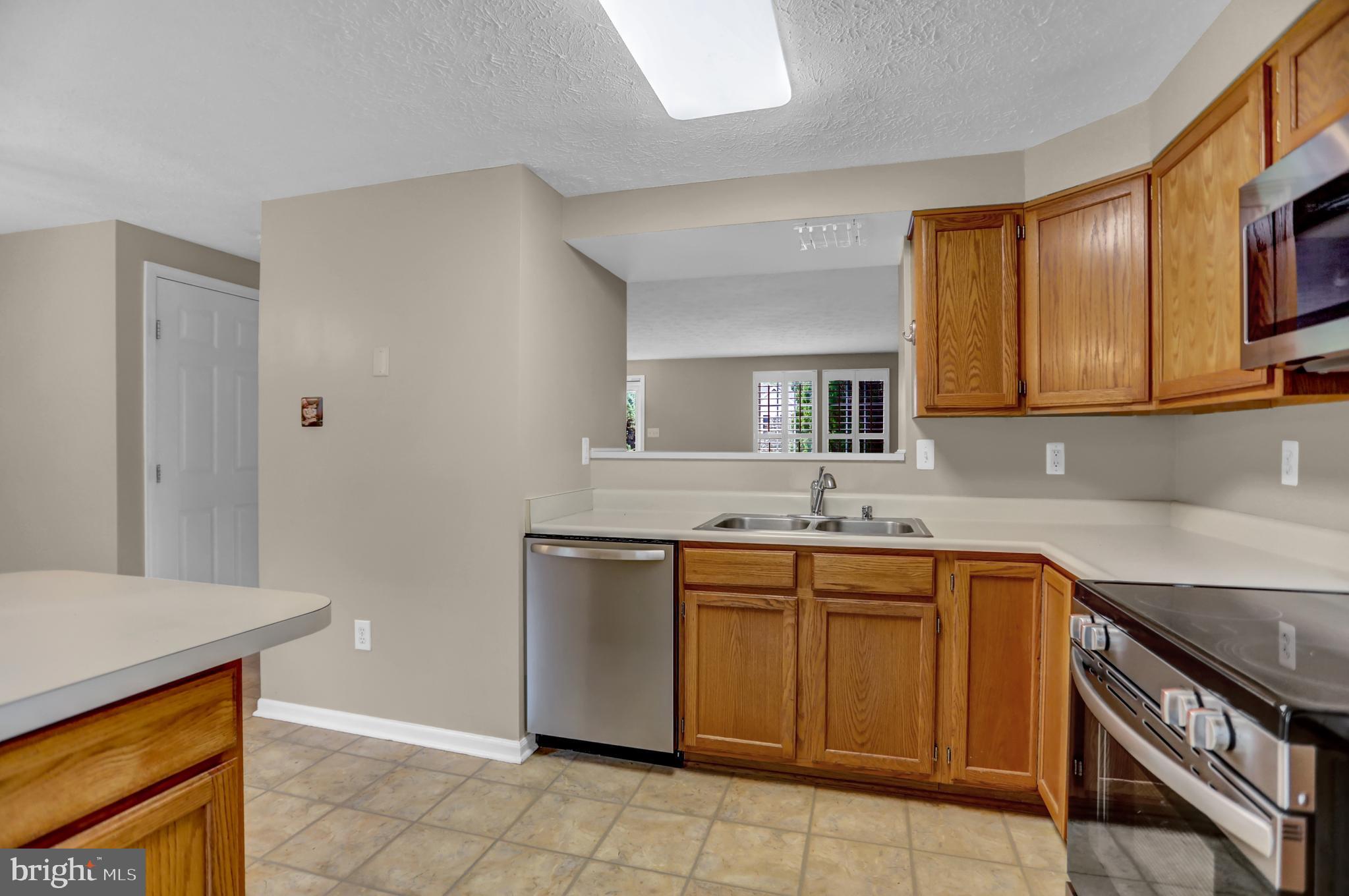 CONSTANT FRIENDSHIP - Residential Lease