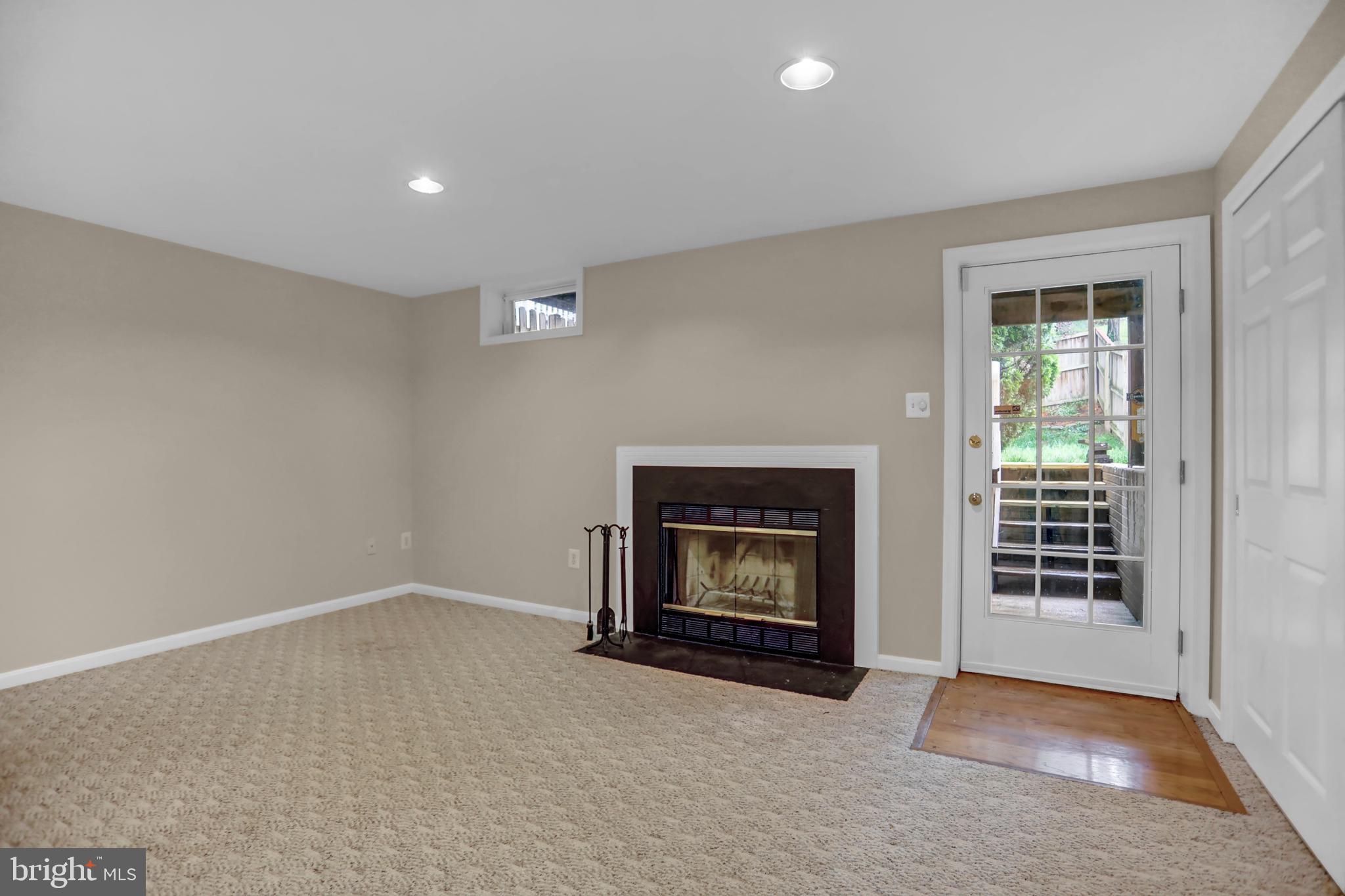 CONSTANT FRIENDSHIP - Residential Lease