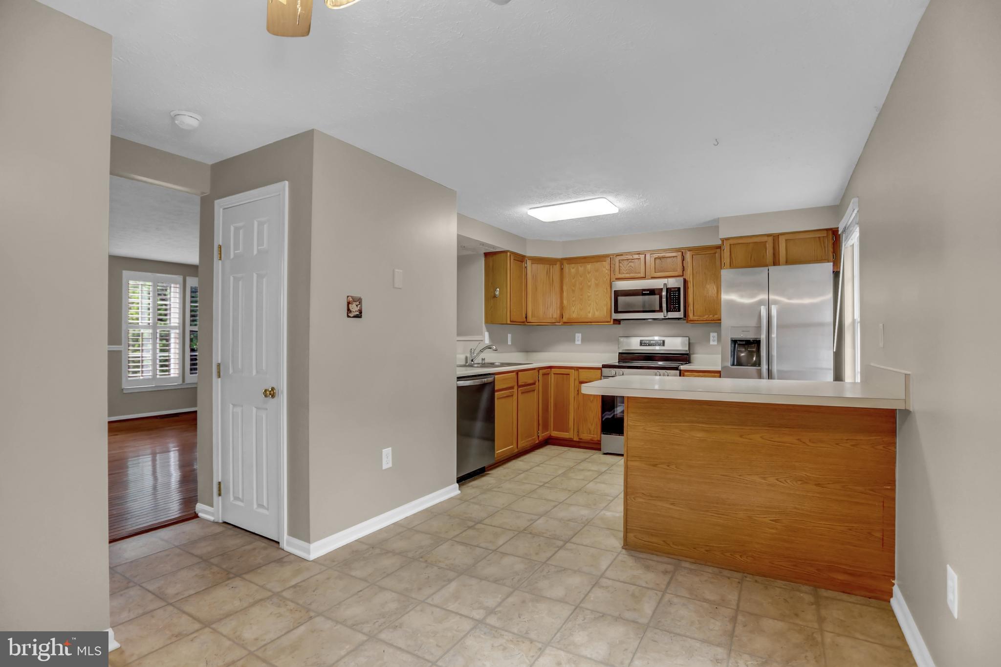 CONSTANT FRIENDSHIP - Residential Lease