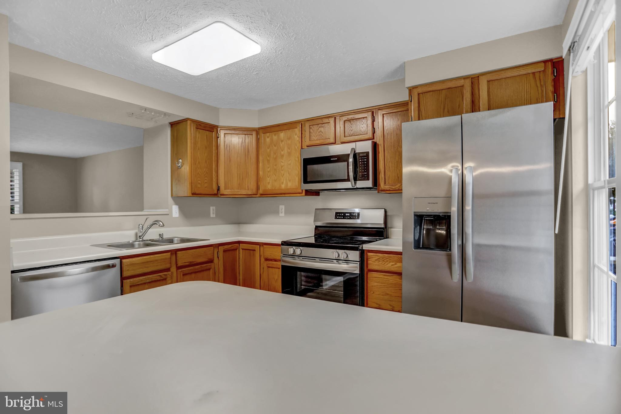 CONSTANT FRIENDSHIP - Residential Lease