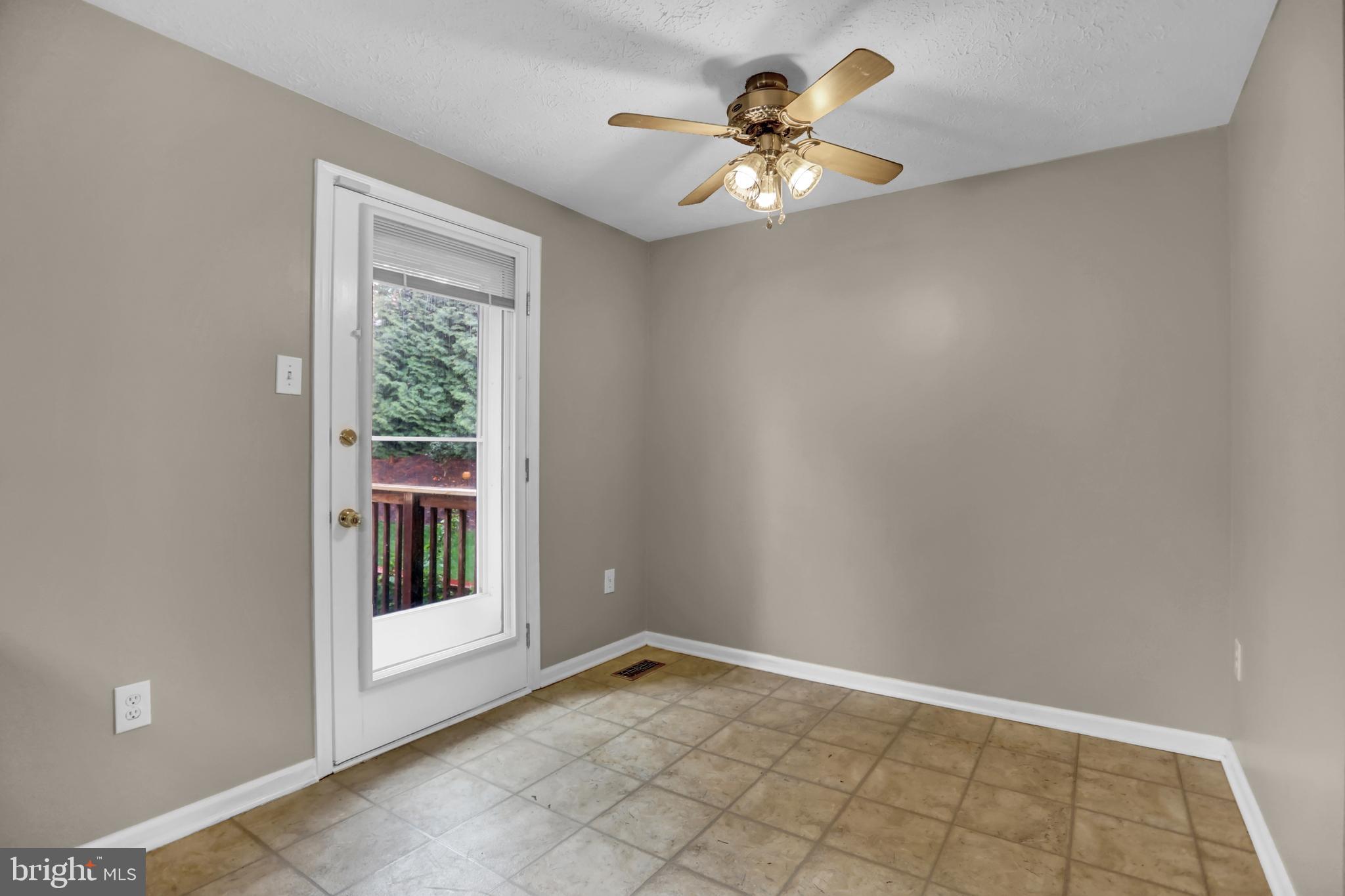 CONSTANT FRIENDSHIP - Residential Lease