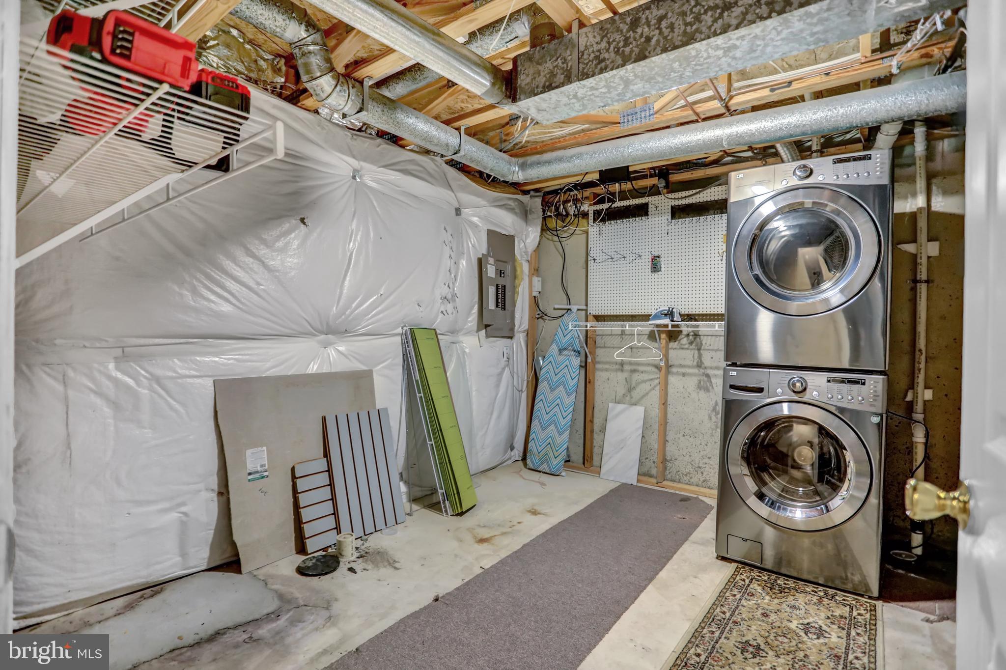 CONSTANT FRIENDSHIP - Residential Lease