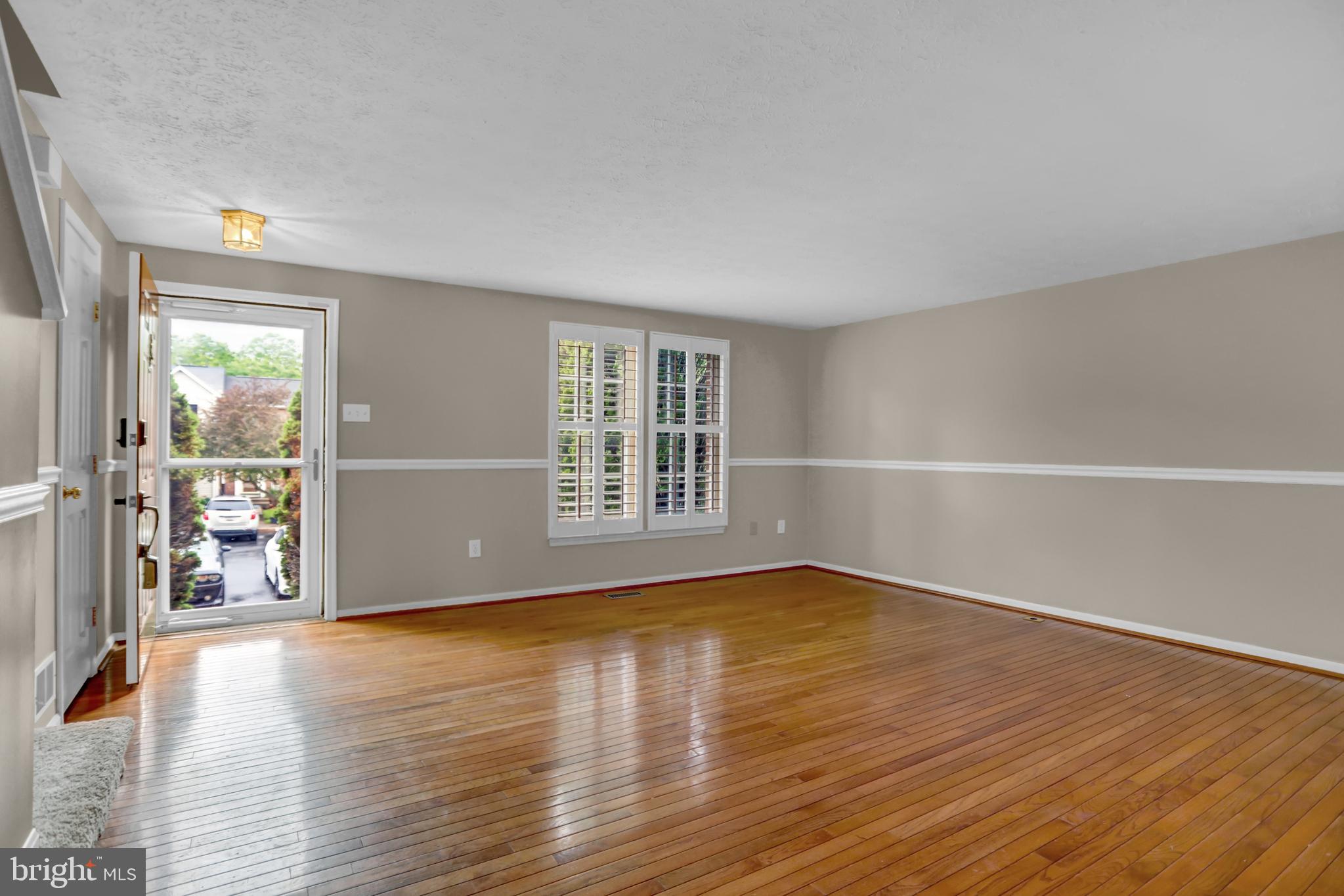 CONSTANT FRIENDSHIP - Residential Lease