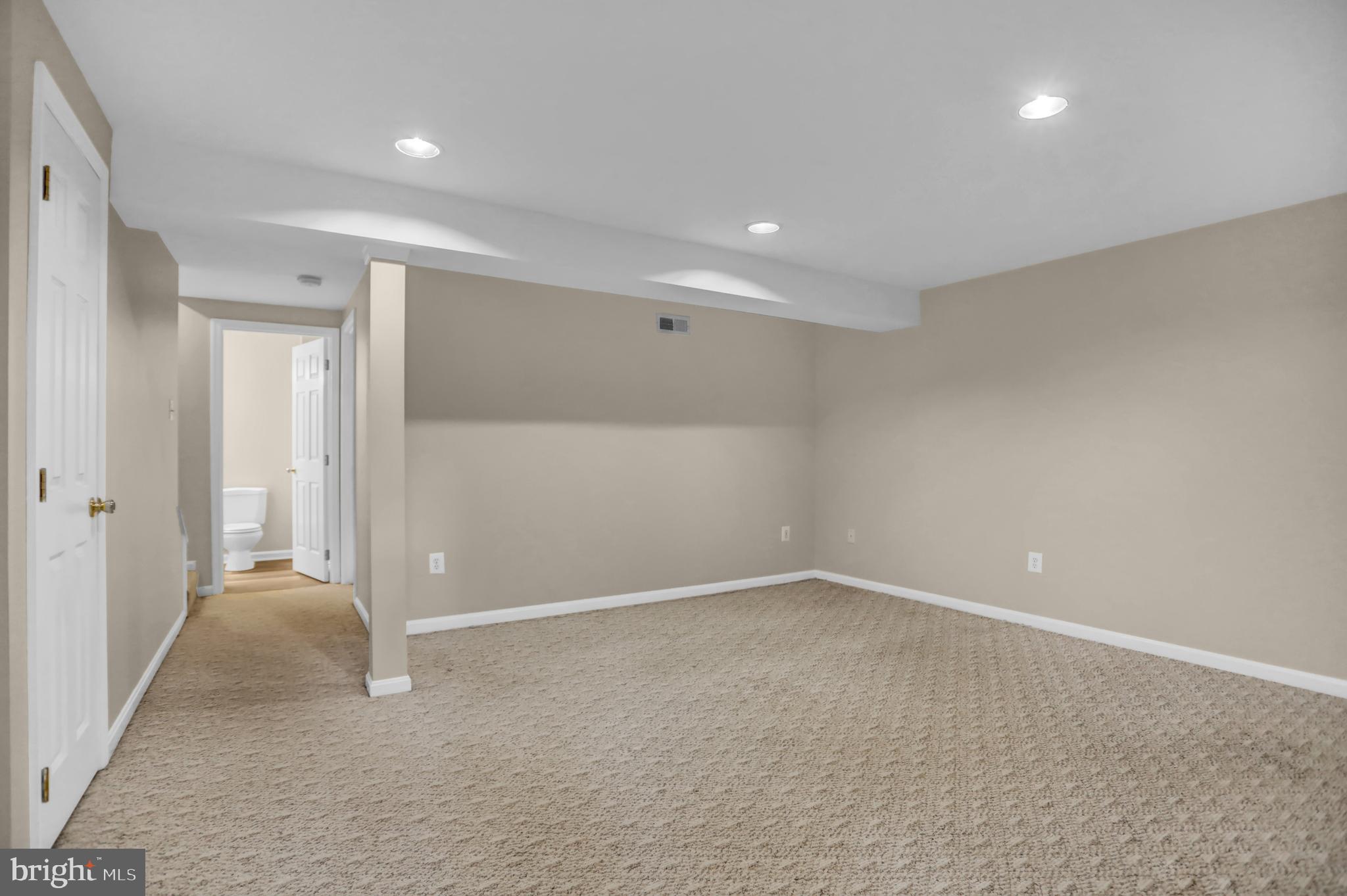 CONSTANT FRIENDSHIP - Residential Lease