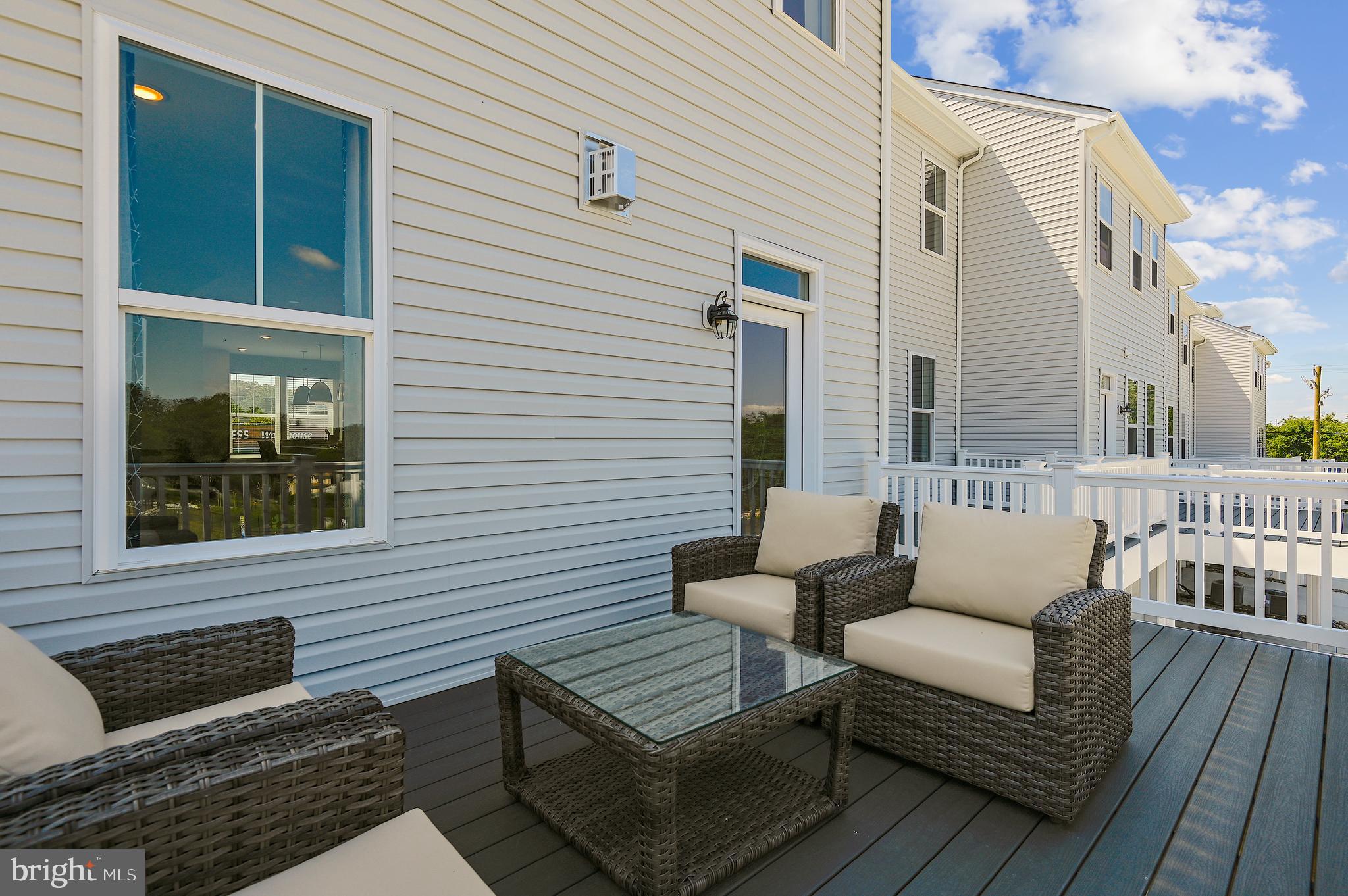 MANNING SQUARE TOWNS - Residential