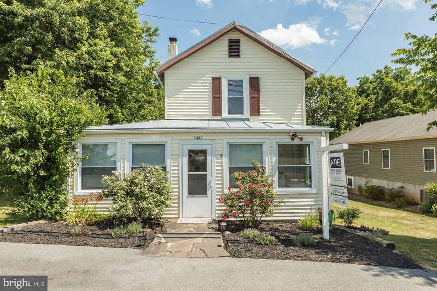 Adorable home in the town of Boyce - well maintained, fully renovated kitchen in 2016, central air, nice wood floors, enclosed sunroom, porch.  Charming back yard, private.  Perfect first home, no issues to worry about. Crawl space renovated in 2018, vapor barrier, new ventilation, waterproofed. Town water and sewer.  Low Clarke county taxes, close to local elementary school.  Convenient to route 50 and route 7, Berryville 10 minutes, Winchester 20 minutes.