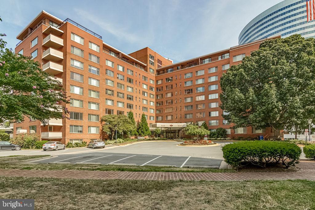 A professionally managed property where you will enjoy our FREE Resident Benefits Package! Included are two ways to pay your rent electronically, online maintenance requests as well as an online portal through which you can access important information such as your monthly statement, your Lease and your Association guidelines where applicable. Great views of Washington from your balcony in this spacious 1BR, 1BA corner unit only 2 blocks from Metro! Features include hardwood floors, huge windows for lots of natural light, KT w/granite counters and stainless appliances, gas cooking and amenities galore including resort-style pool, fitness center, concierge and 24-hour security. All utilities included in rent! Pool for summer fun!
*** Garage parking available for $150/month.