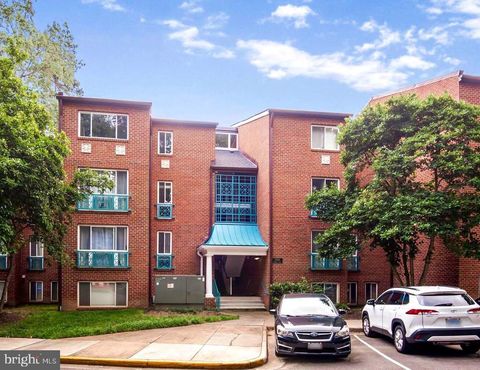 Photo of 11841 Shire Court #31D, RESTON, VA 20191 (MLS # VAFX2322726)