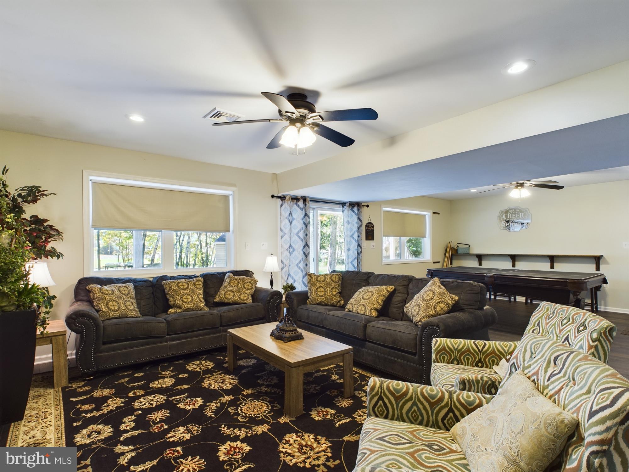 ARROWHEAD  LAKES - Residential