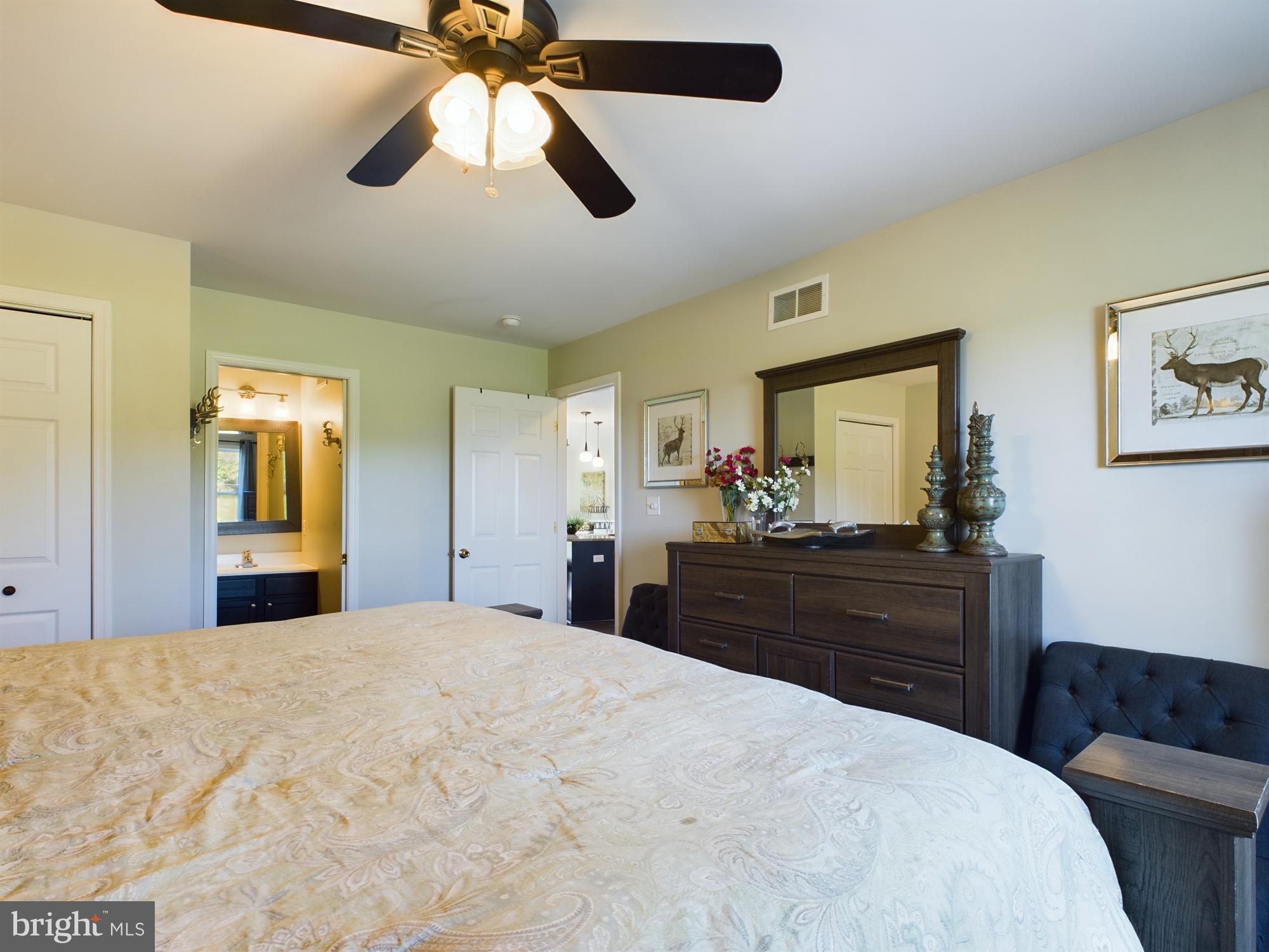 ARROWHEAD  LAKES - Residential