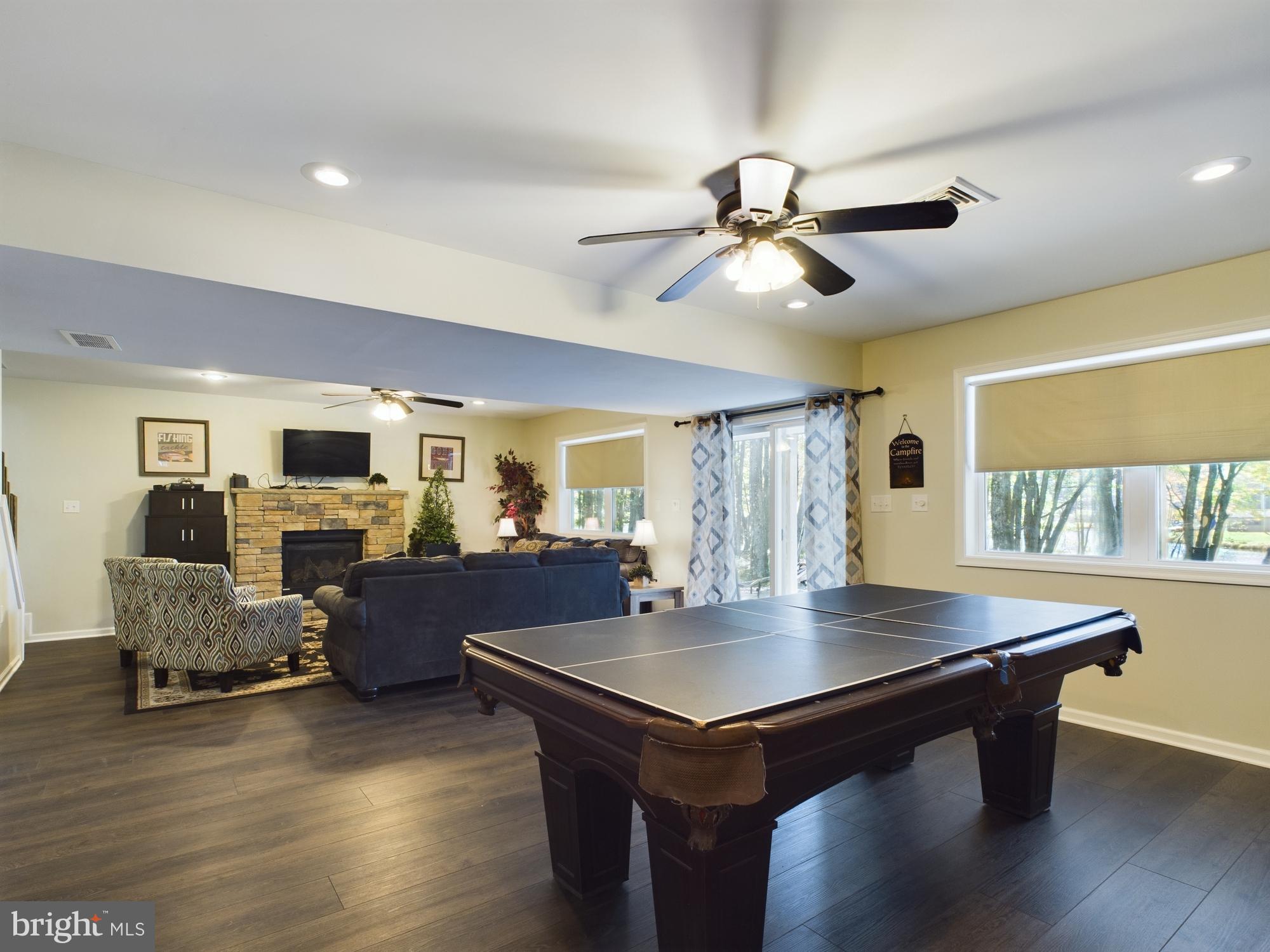 ARROWHEAD  LAKES - Residential