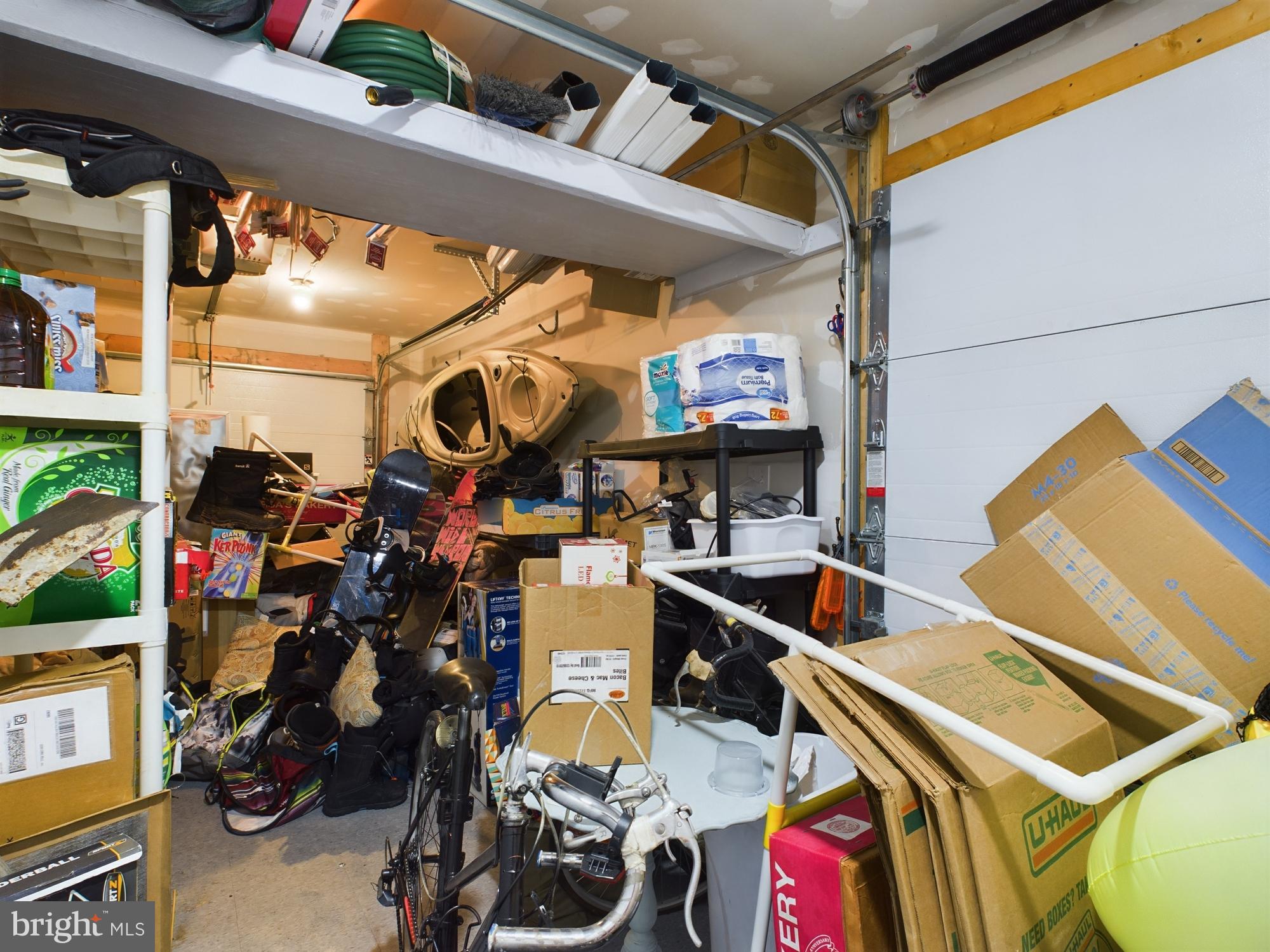 ARROWHEAD  LAKES - Residential