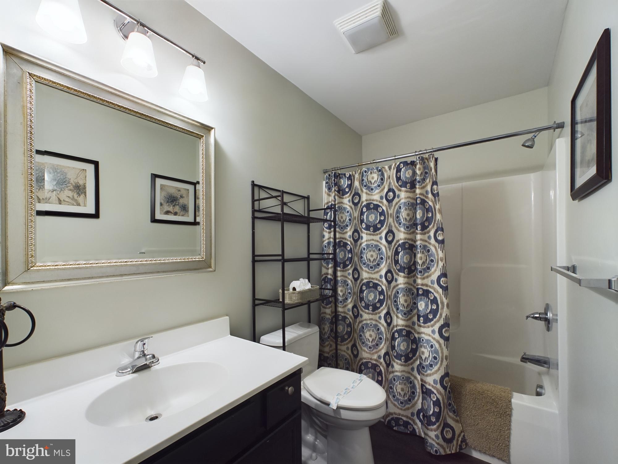 ARROWHEAD  LAKES - Residential