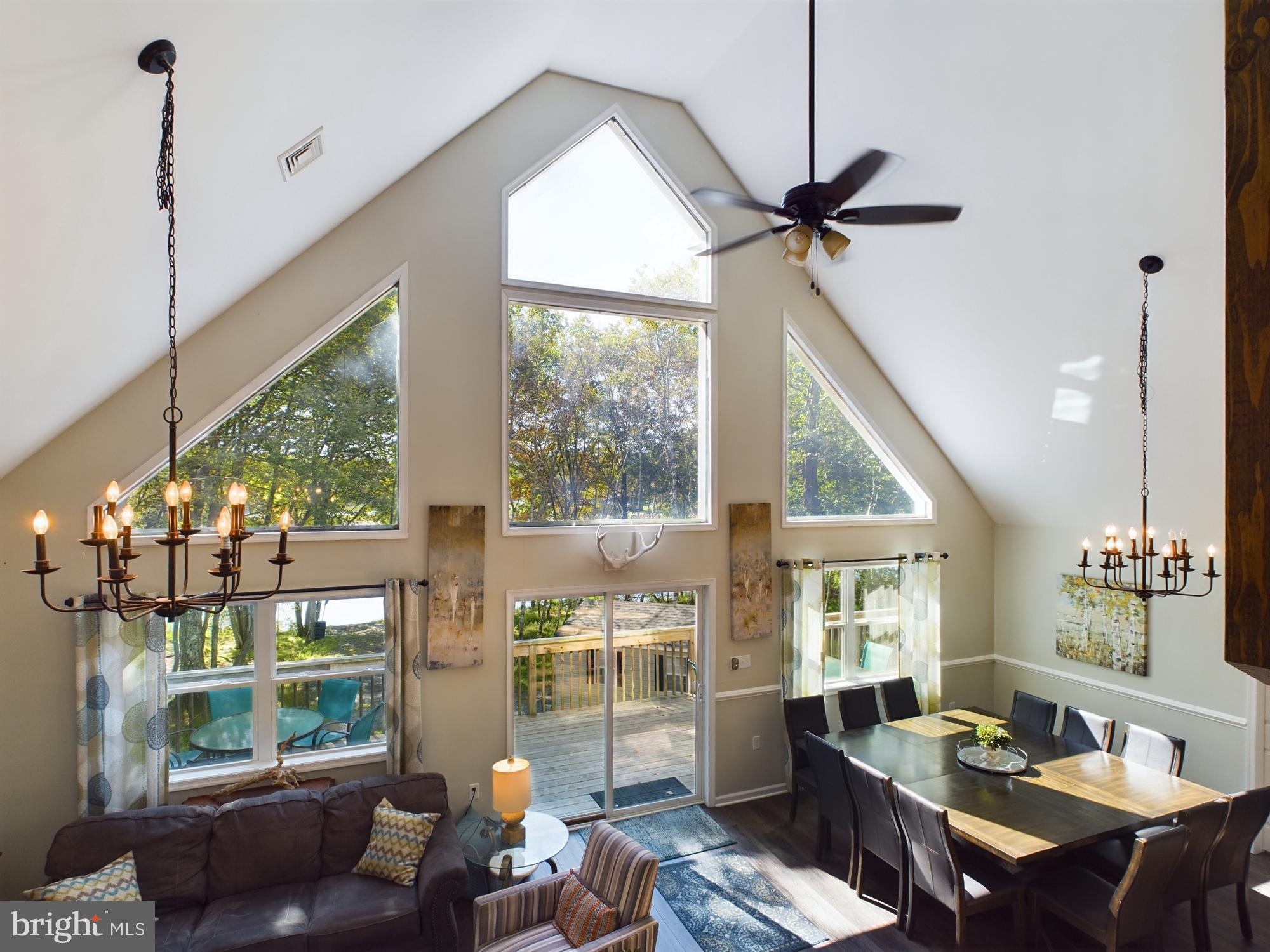 ARROWHEAD  LAKES - Residential