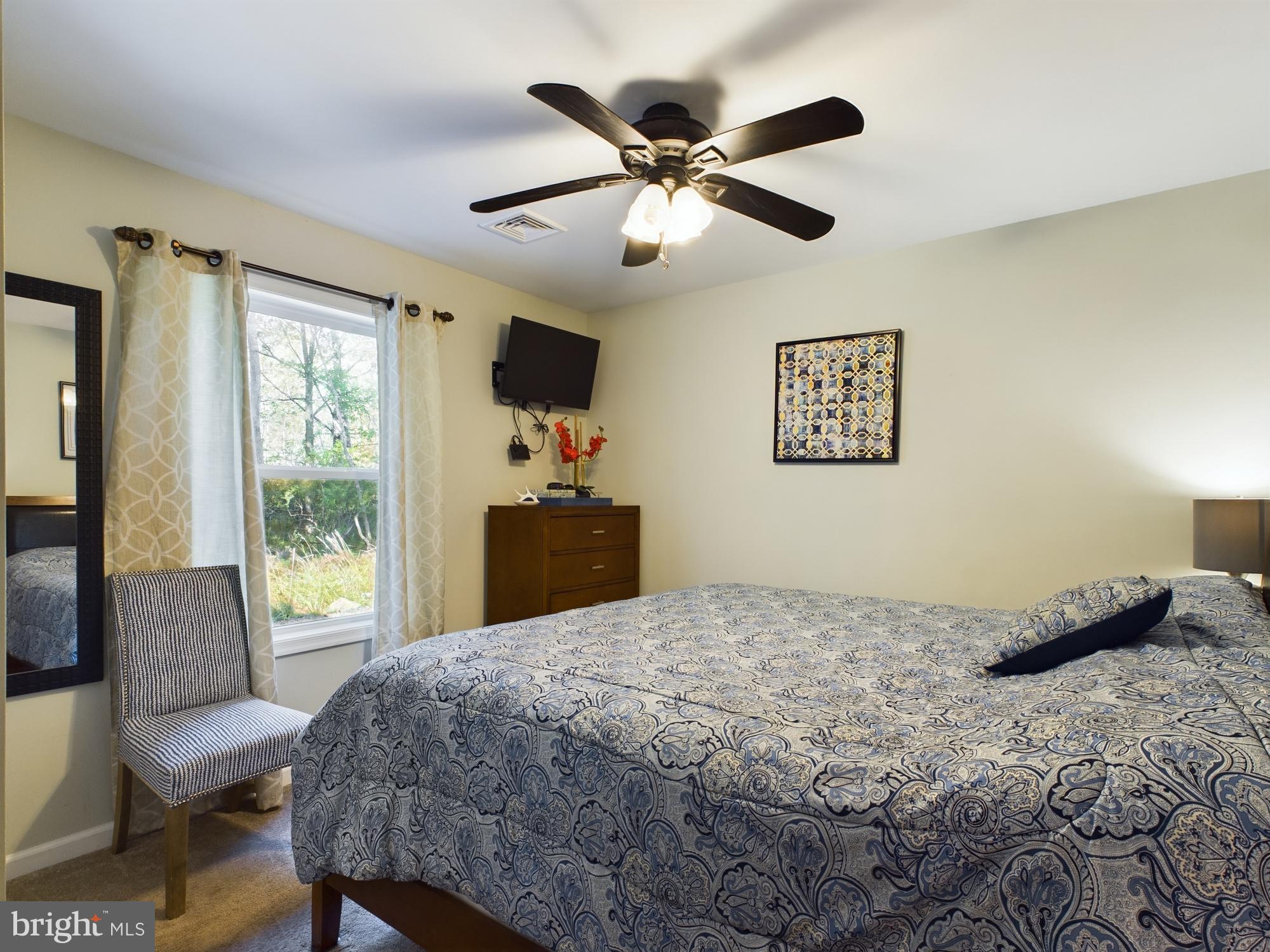 ARROWHEAD  LAKES - Residential