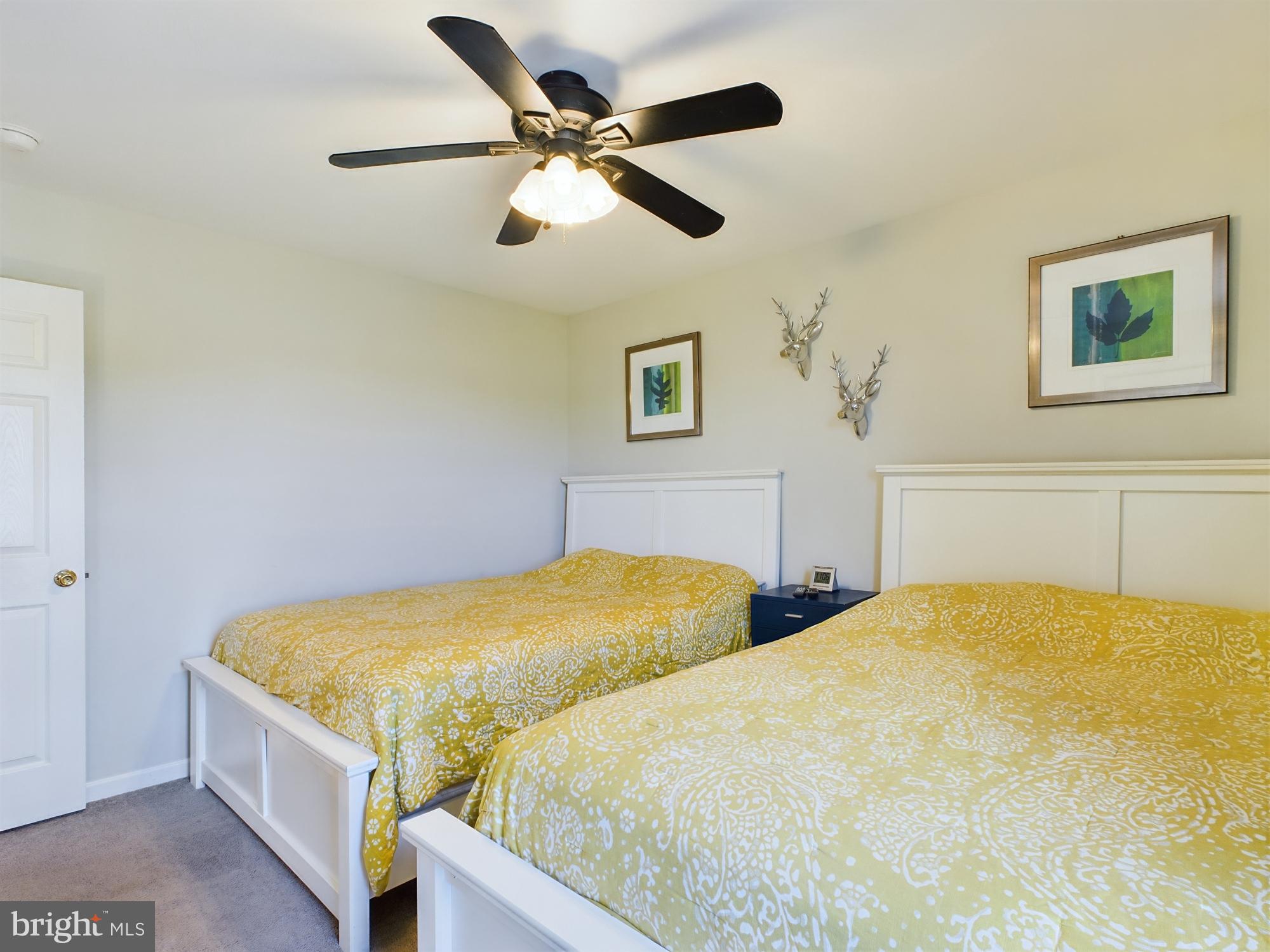 ARROWHEAD  LAKES - Residential