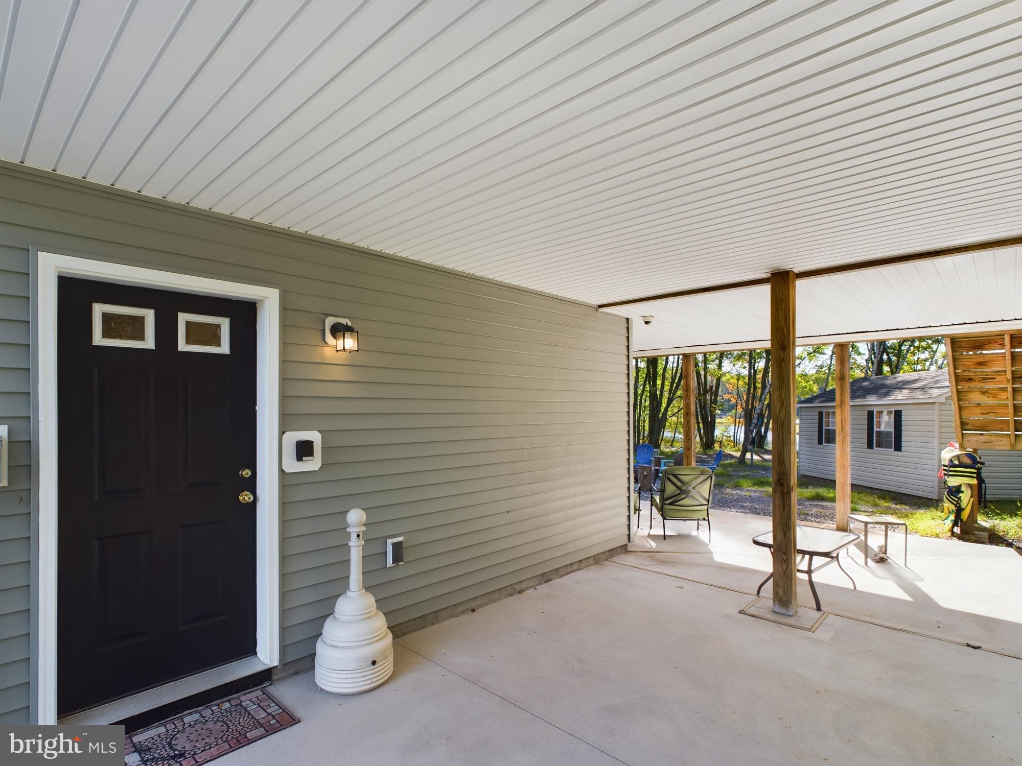 ARROWHEAD  LAKES - Residential