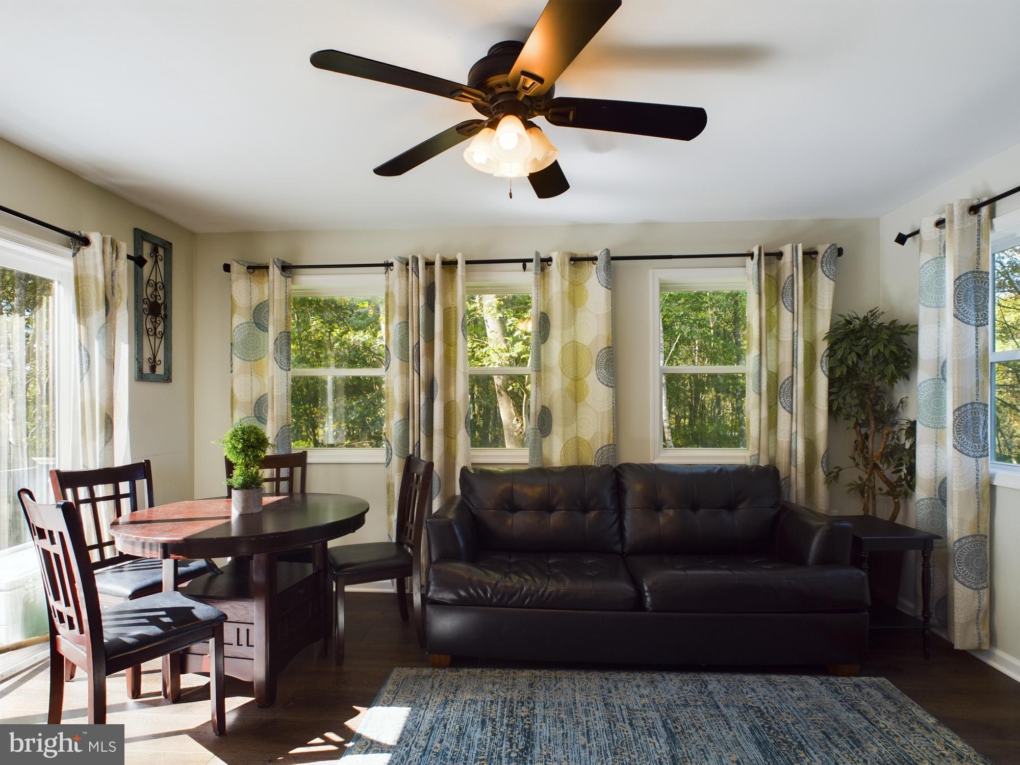 ARROWHEAD  LAKES - Residential