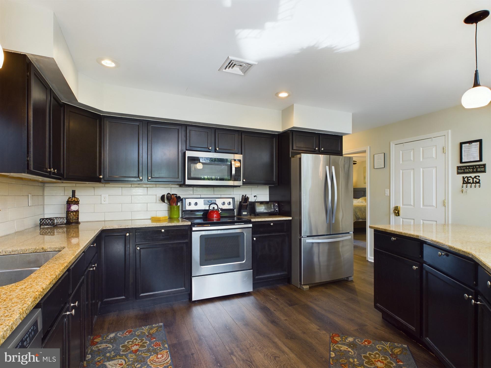 ARROWHEAD  LAKES - Residential