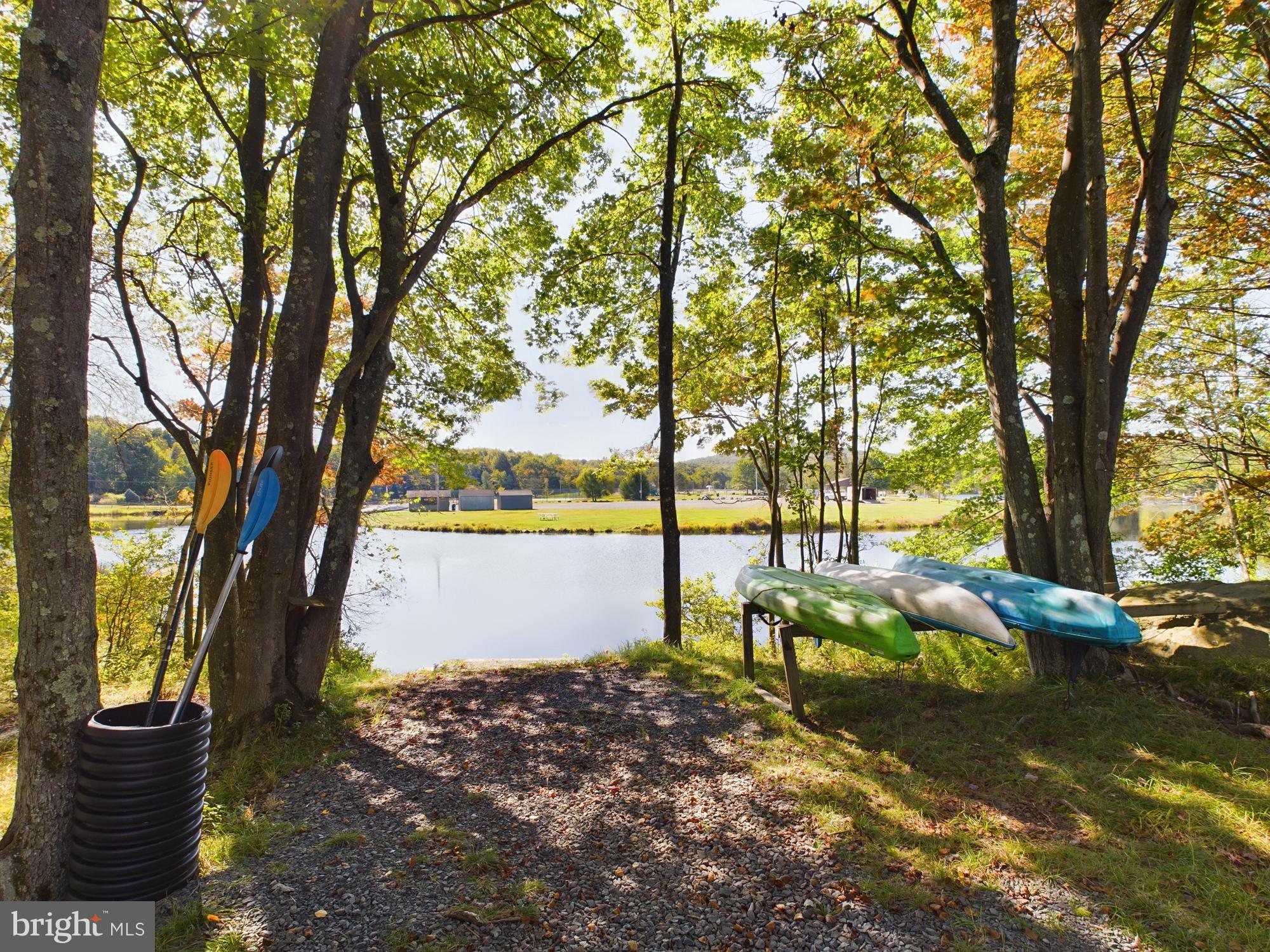 ARROWHEAD  LAKES - Residential