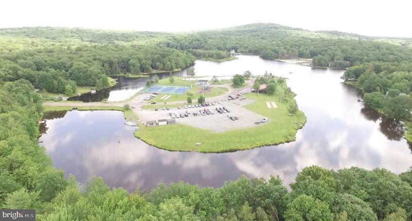 ARROWHEAD  LAKES - Residential